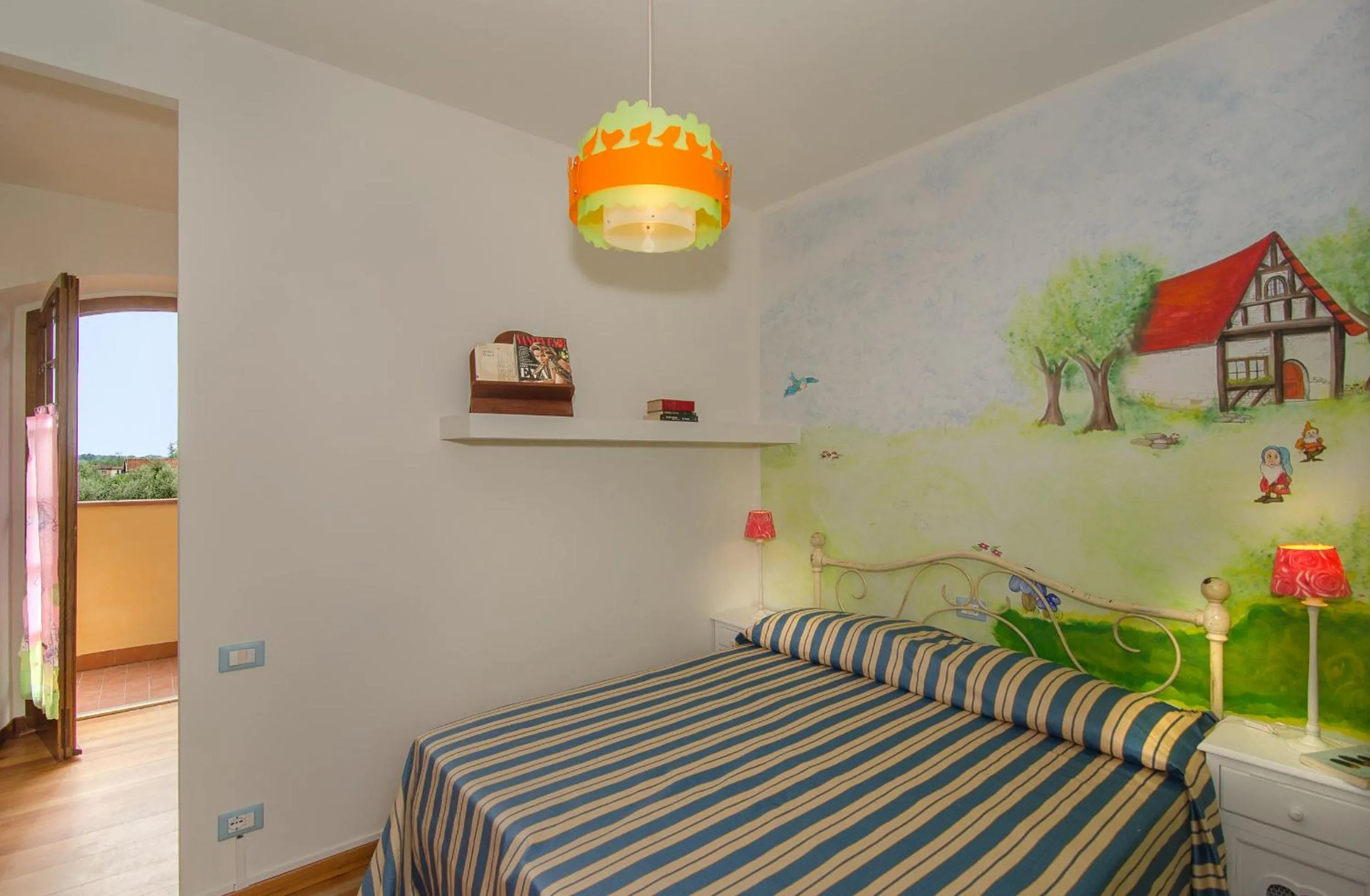 Bedroom, Bed in La Casa Gialla A MONTIGNOSO