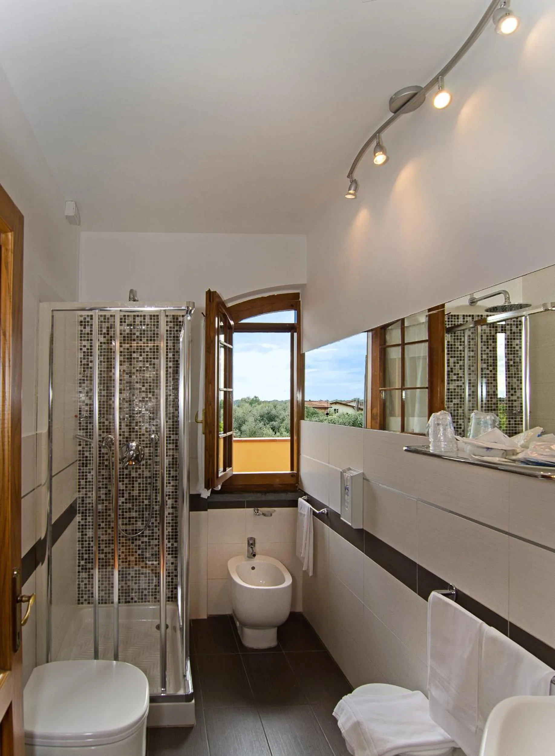 Bathroom in La Casa Gialla A MONTIGNOSO