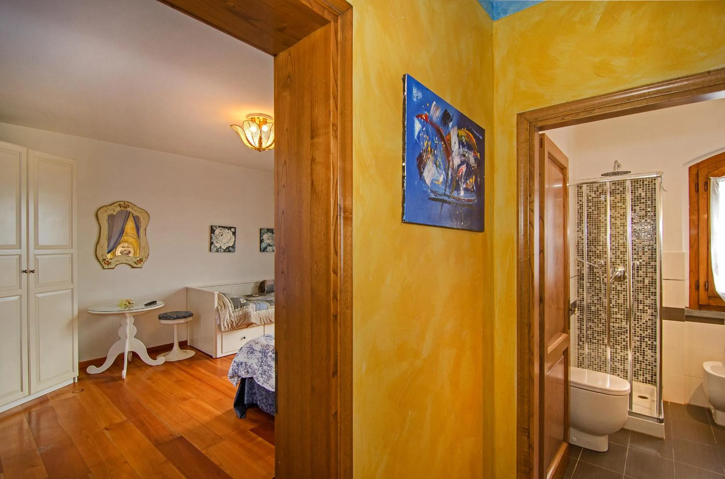 Photo of the whole room, Bed in La Casa Gialla A MONTIGNOSO