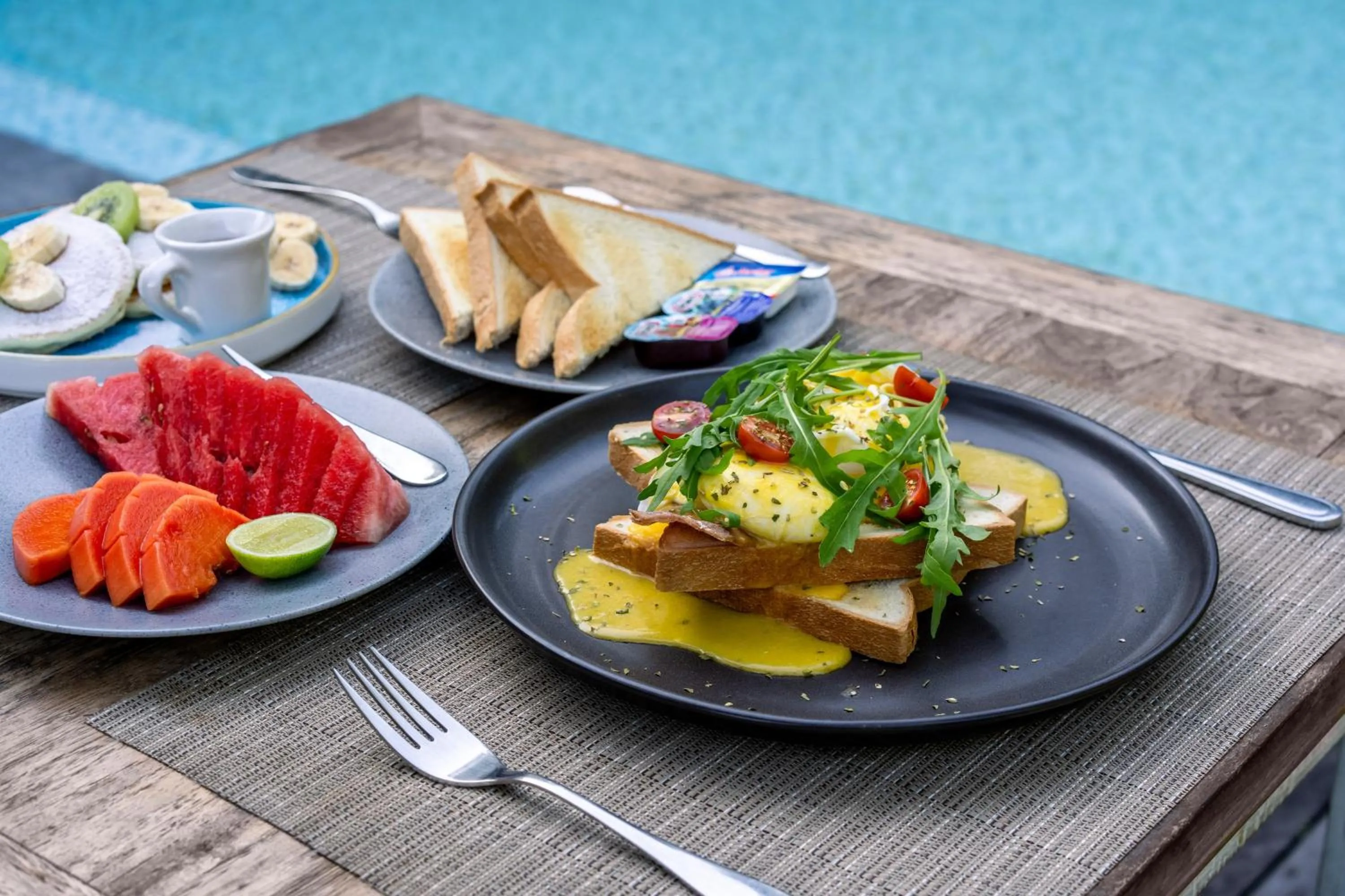 Breakfast in Parvati Retreat Villas