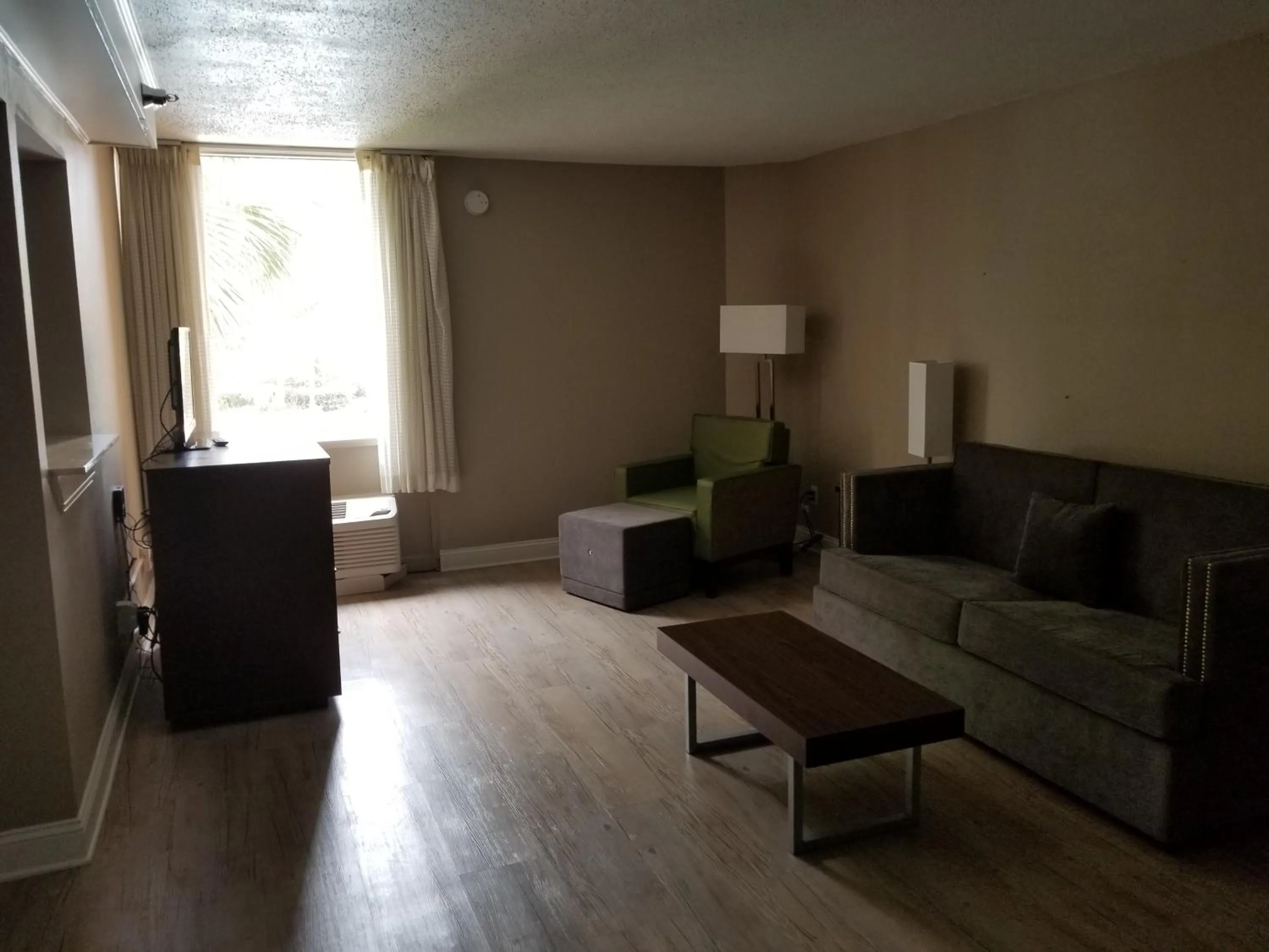 Bed, Seating Area in Stayable Select Gainesville