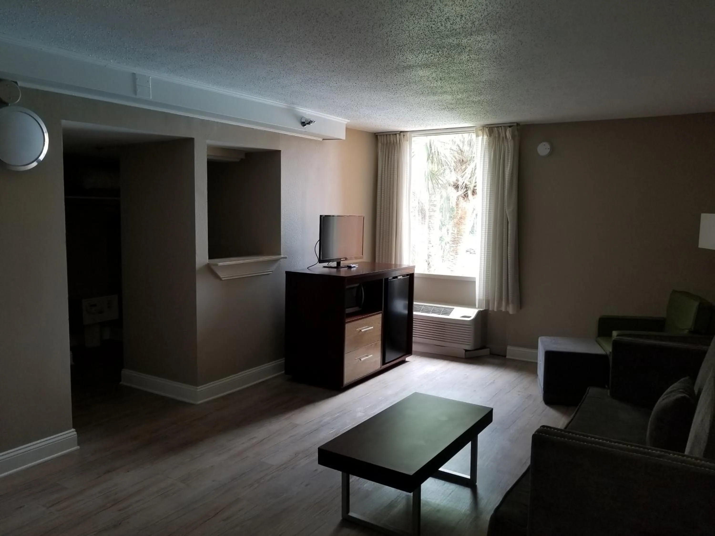 Photo of the whole room, TV/Entertainment Center in Stayable Select Gainesville