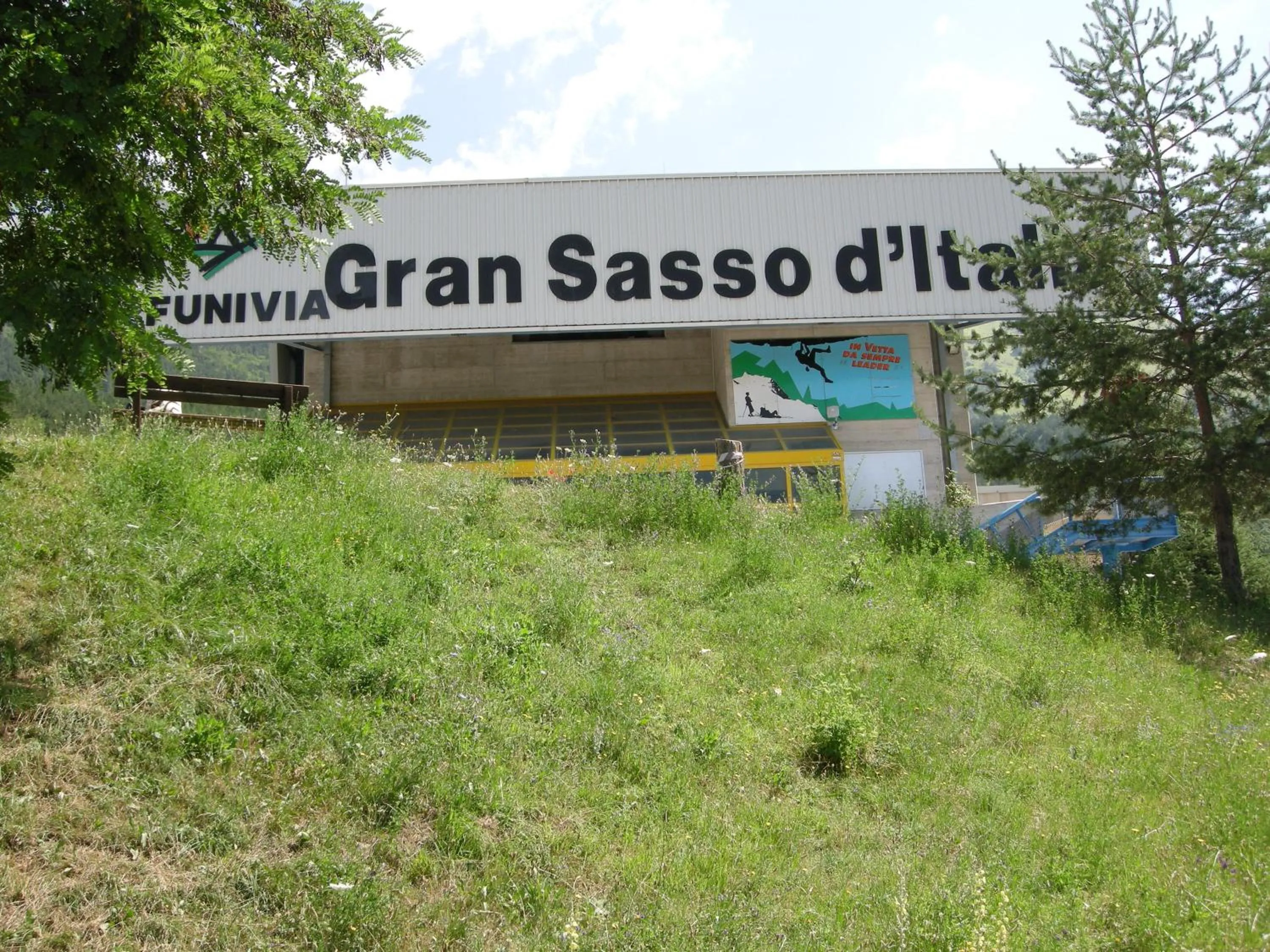 Skiing in Hotel Fiordigigli