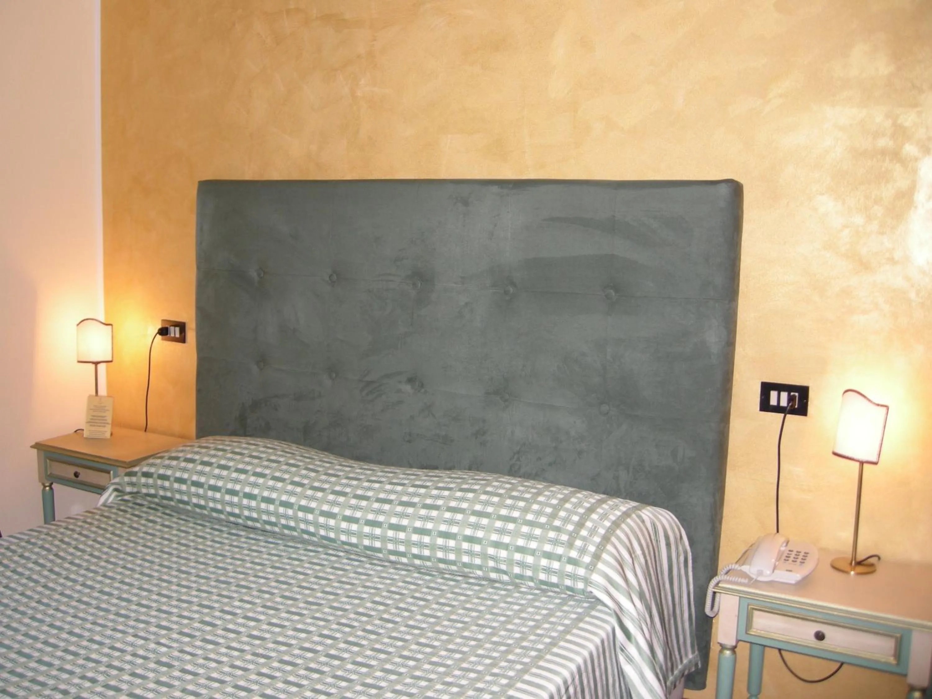 Photo of the whole room, Bed in Hotel Fiordigigli