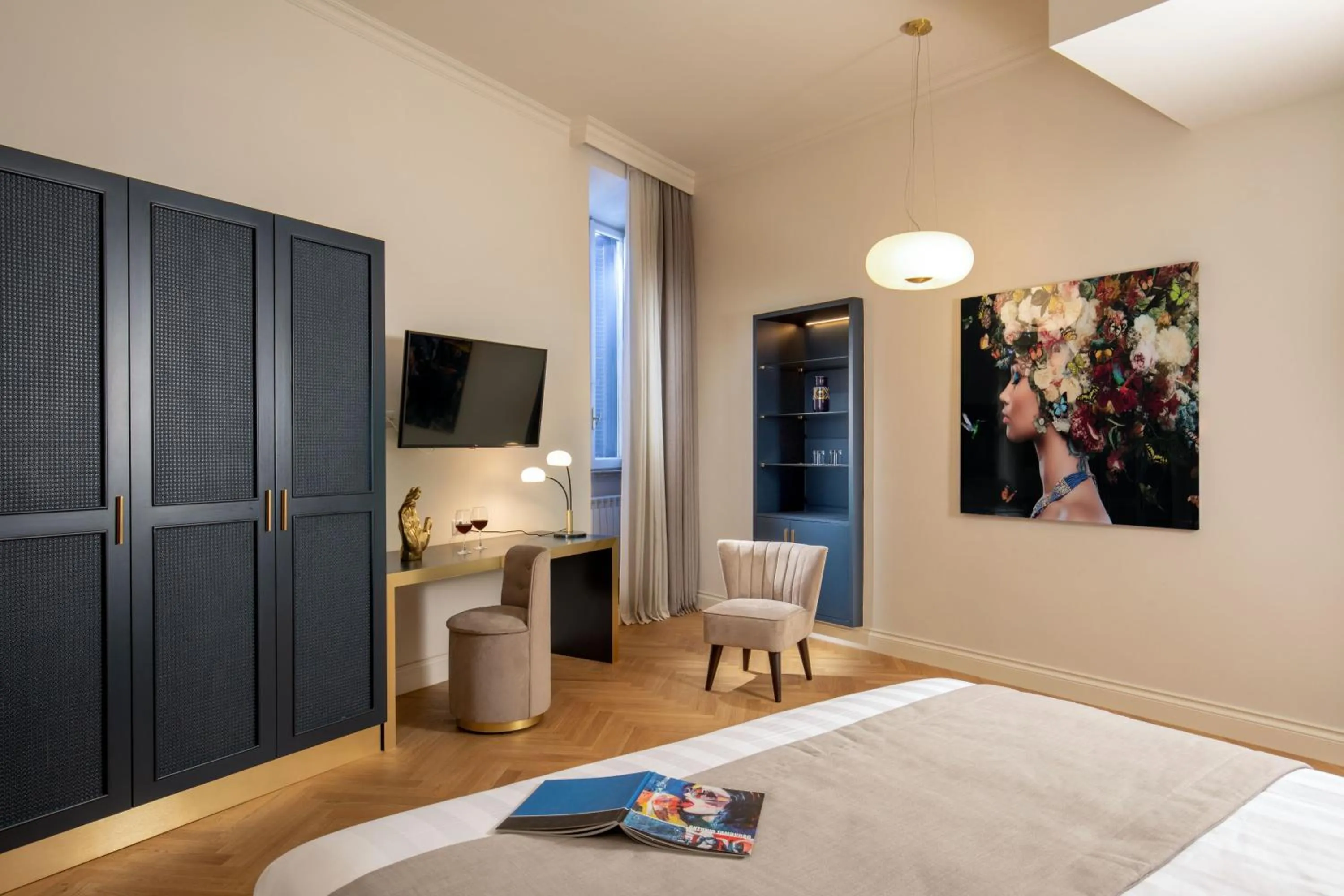 TV and multimedia, Bed in Spagna Luxury Rooms