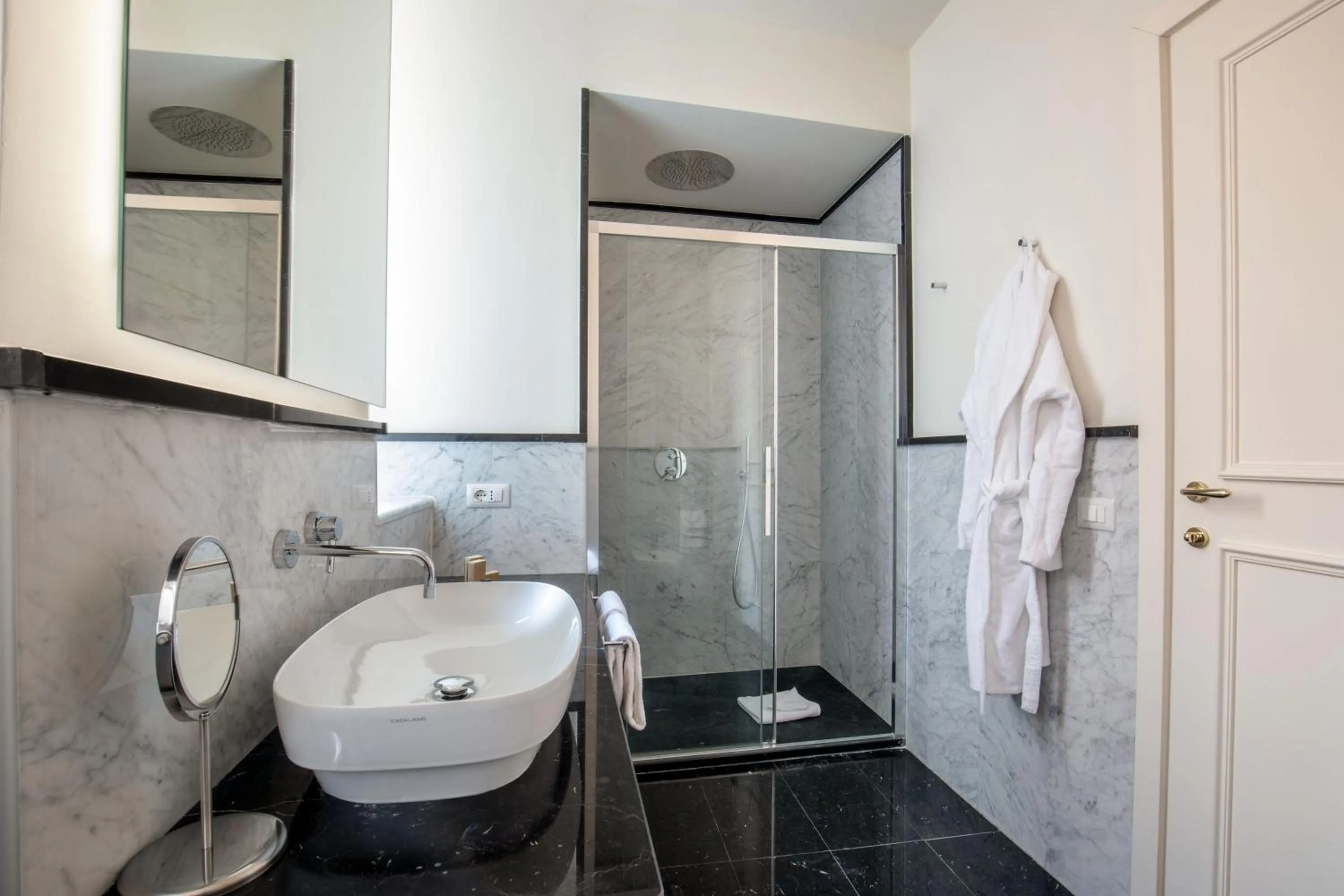 Bathroom in Spagna Luxury Rooms