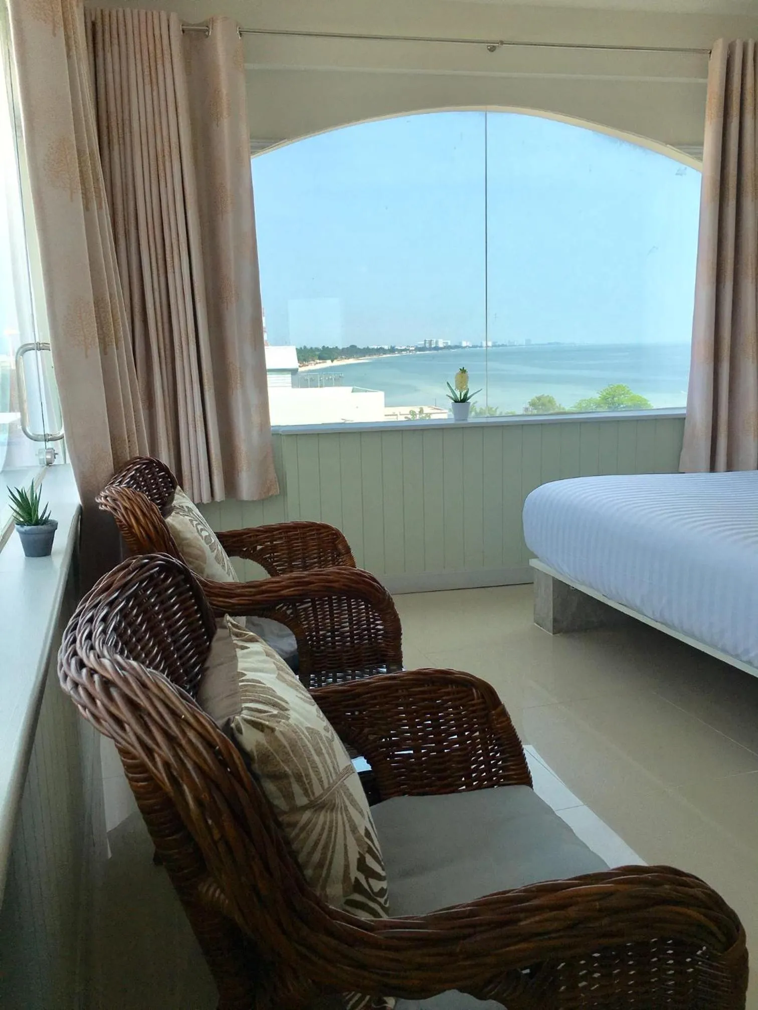 Bed in PierView Rooms