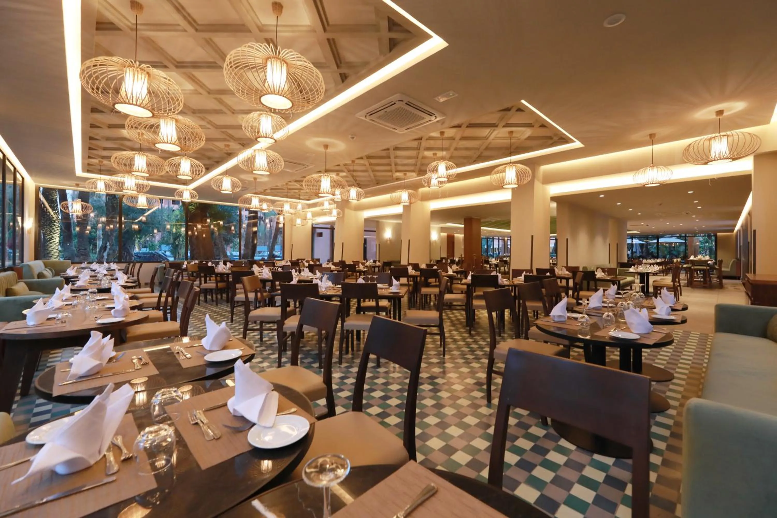 Restaurant/places to eat in Kenzi Rose Garden