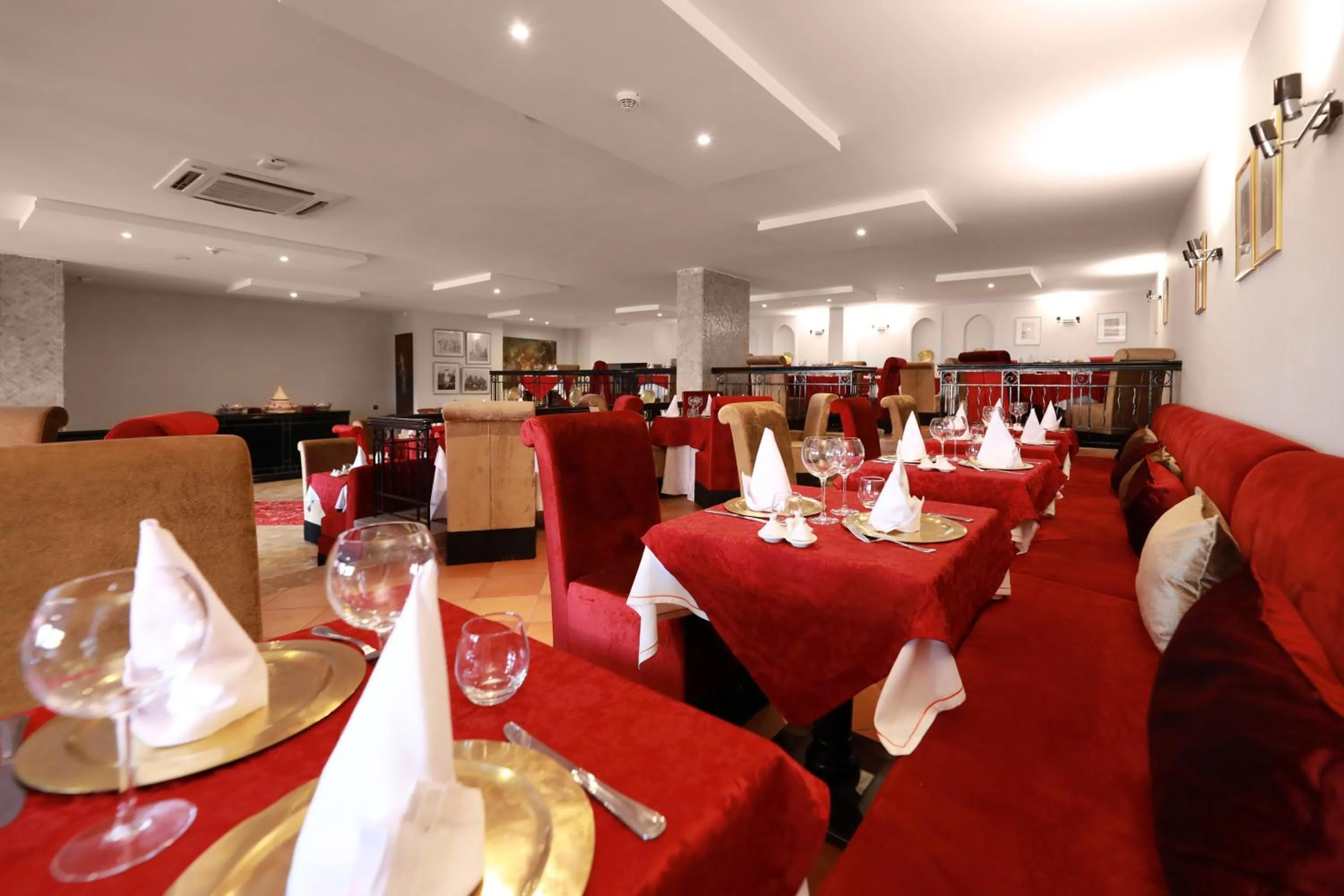 Restaurant/places to eat in Kenzi Rose Garden