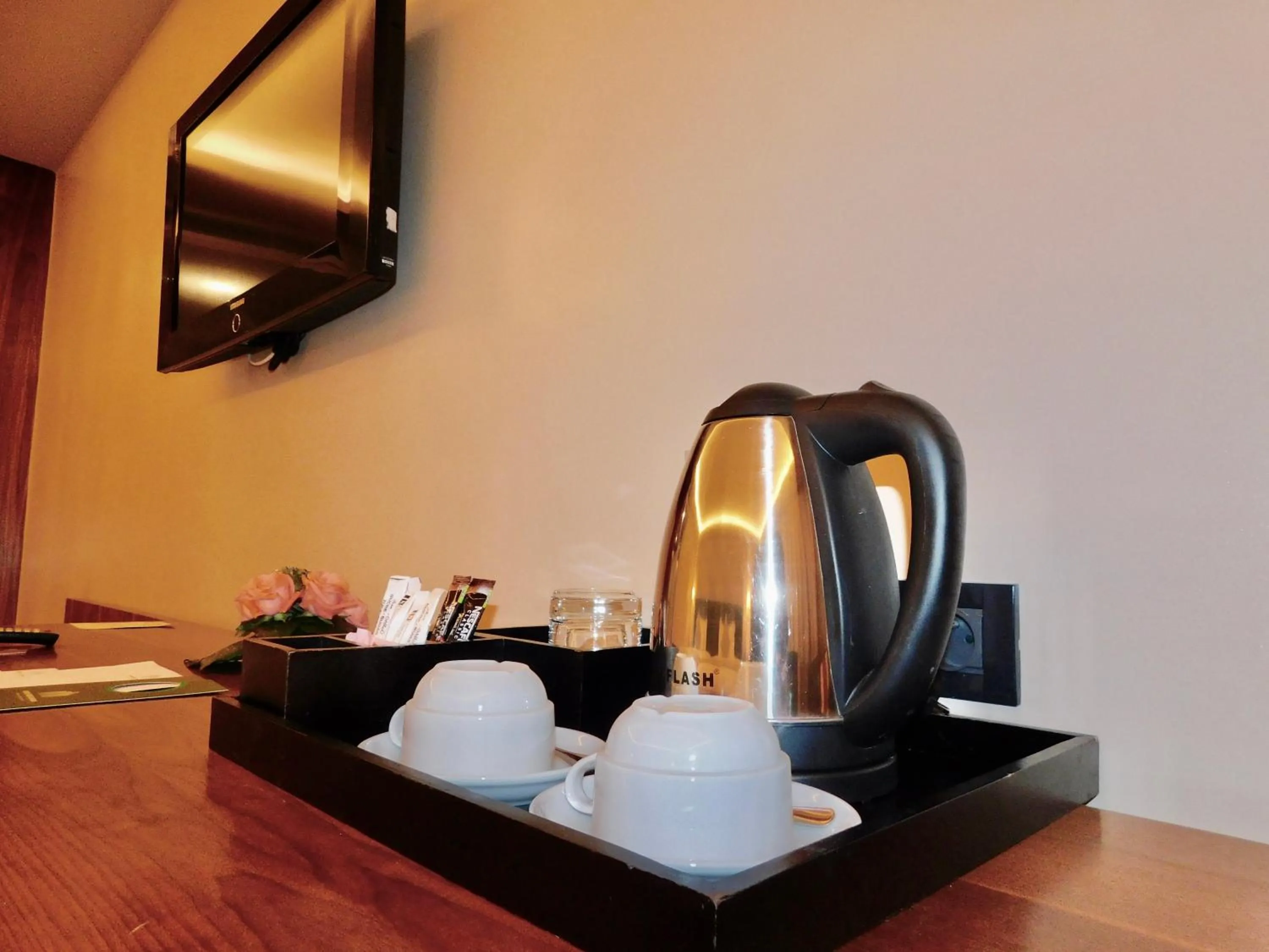 TV and multimedia in Kenzi Rose Garden