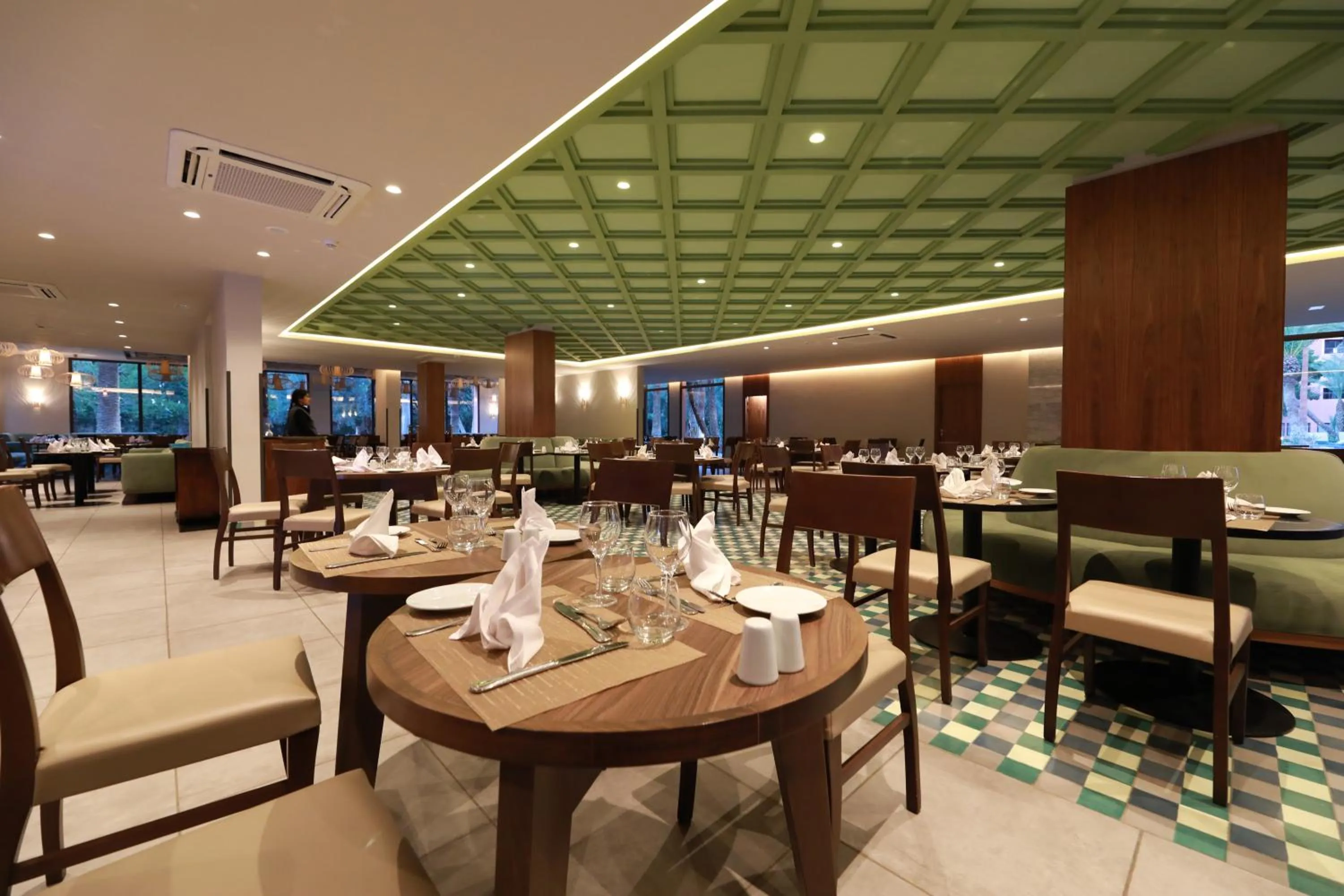 Restaurant/places to eat in Kenzi Rose Garden