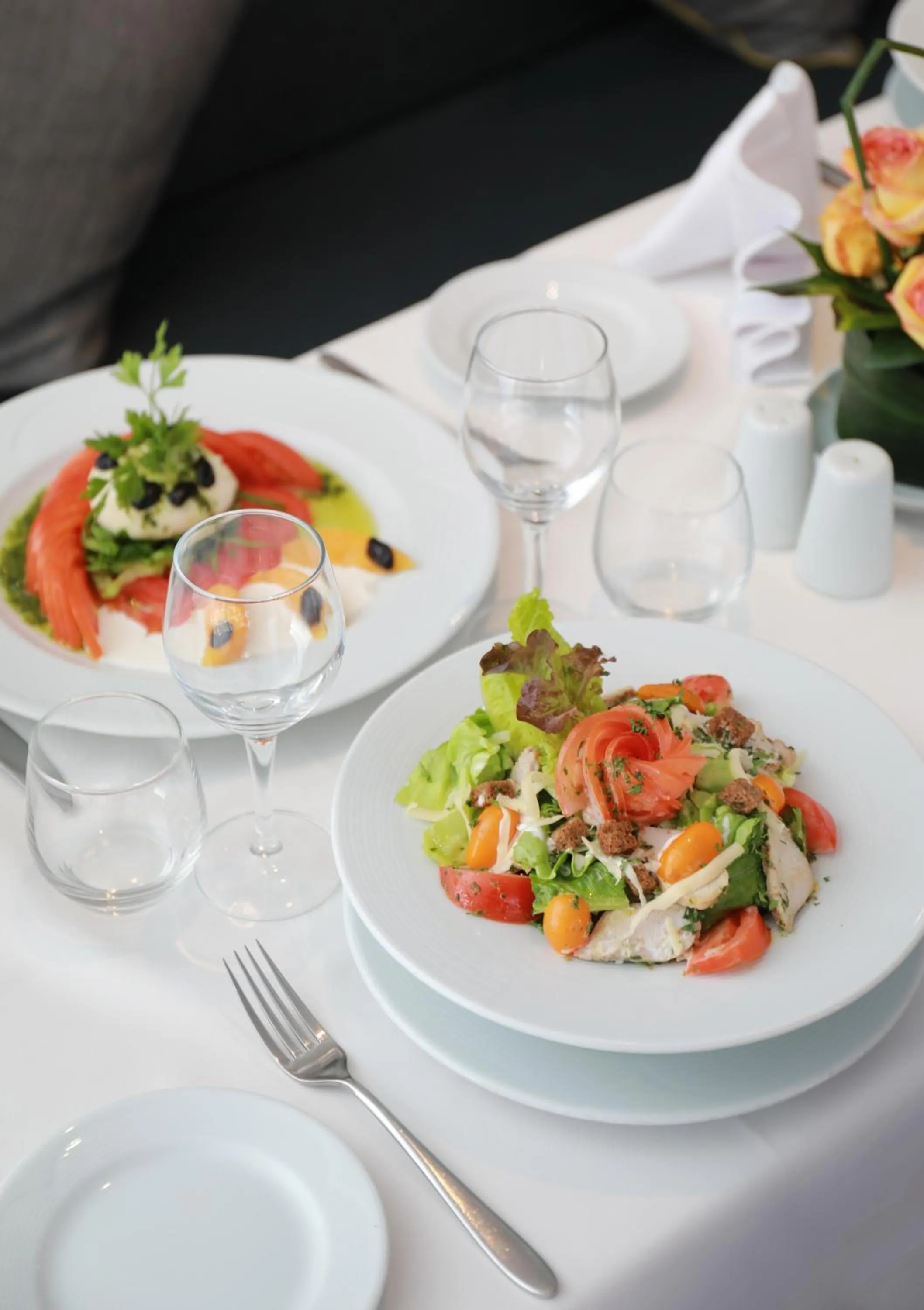 Restaurant/places to eat in Kenzi Rose Garden