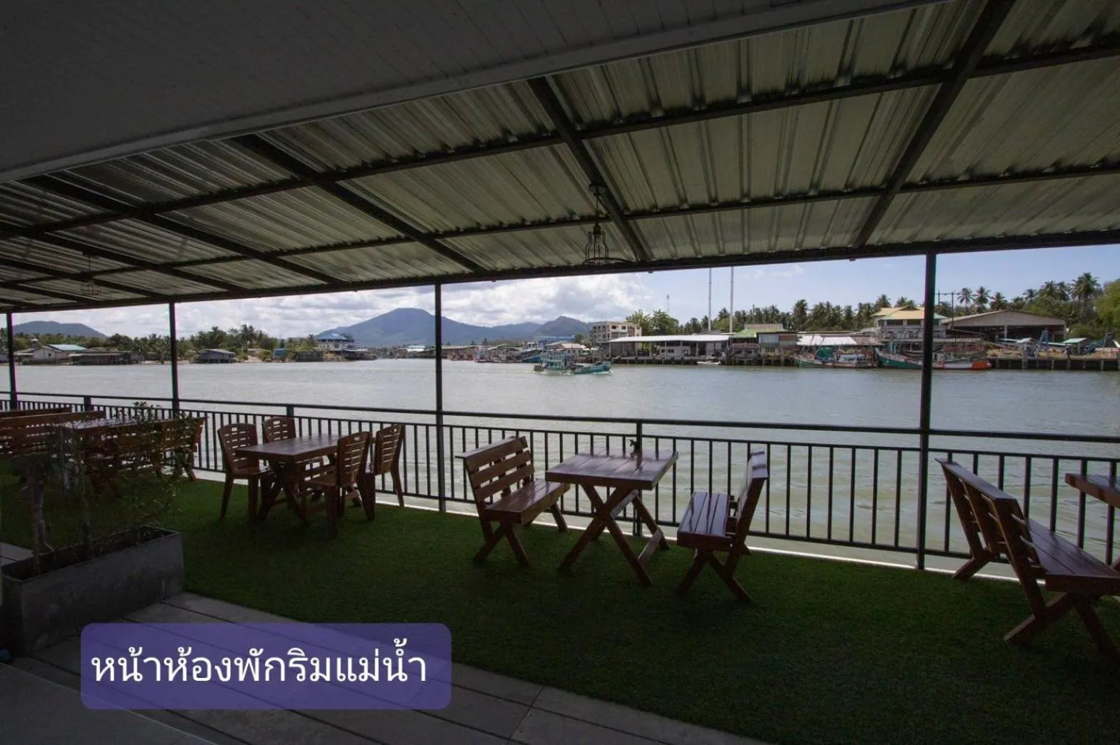 Patio in Chaiyai River Front Hotel