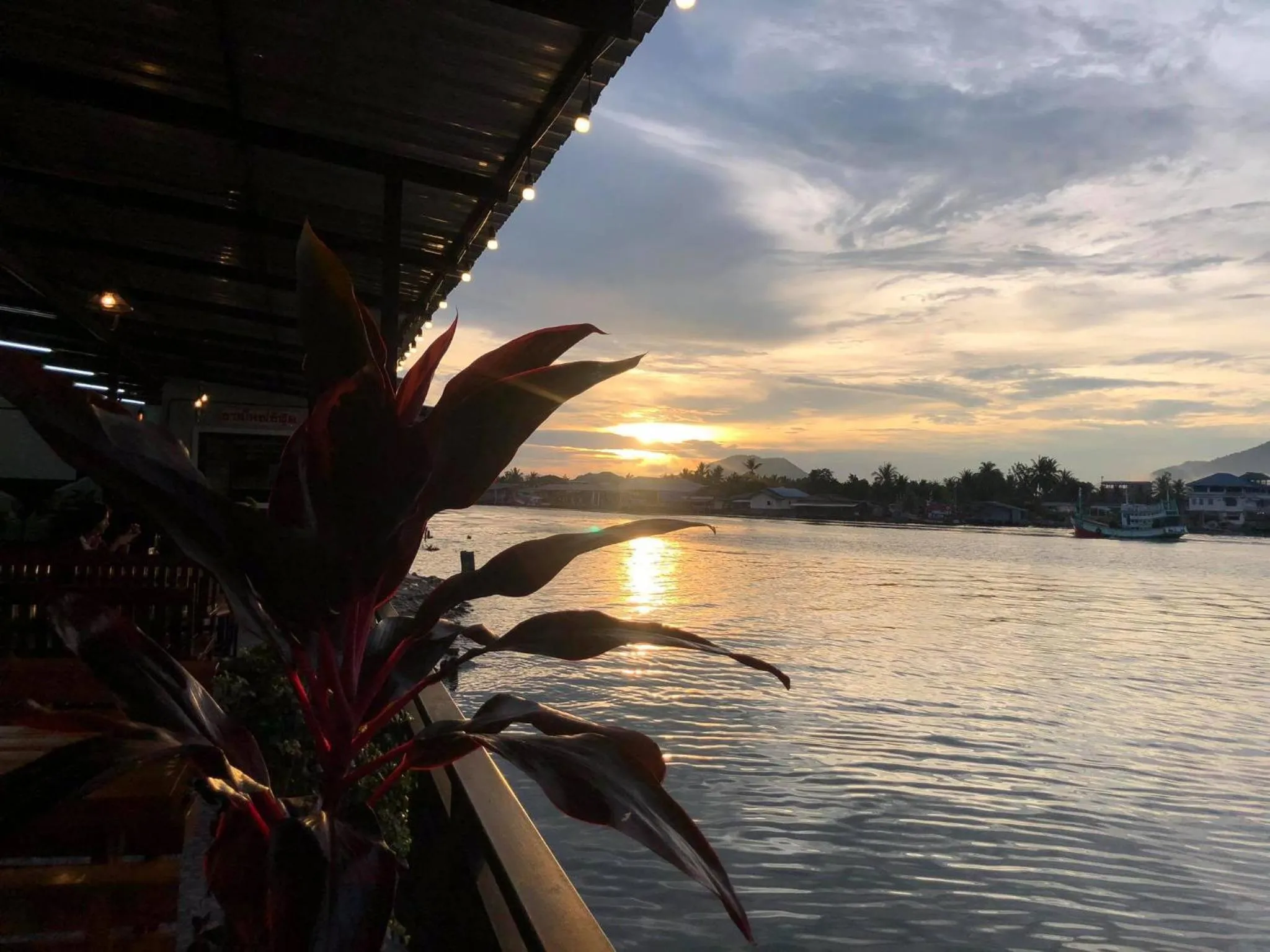 Day in Chaiyai River Front Hotel