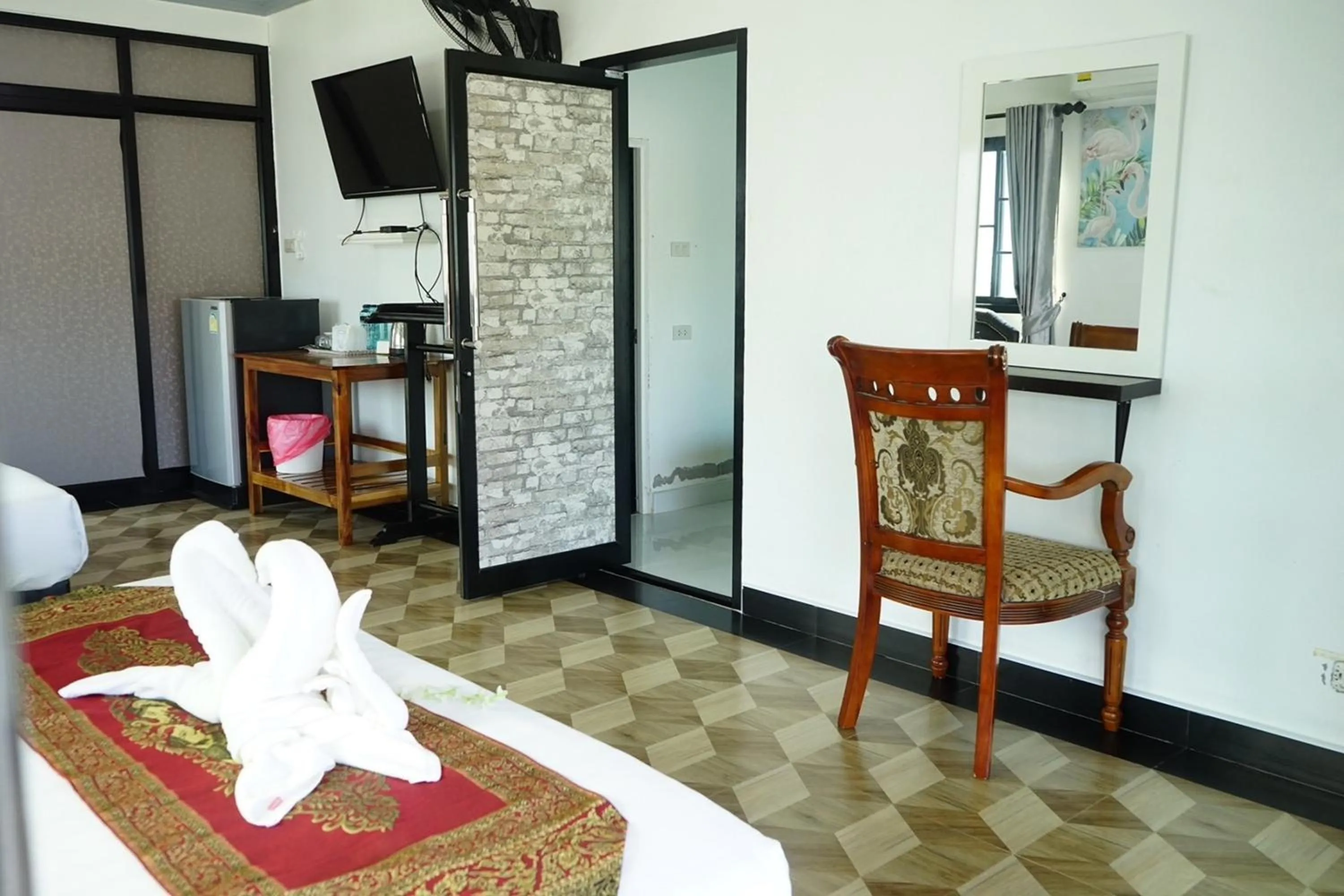 TV and multimedia in Chaiyai River Front Hotel