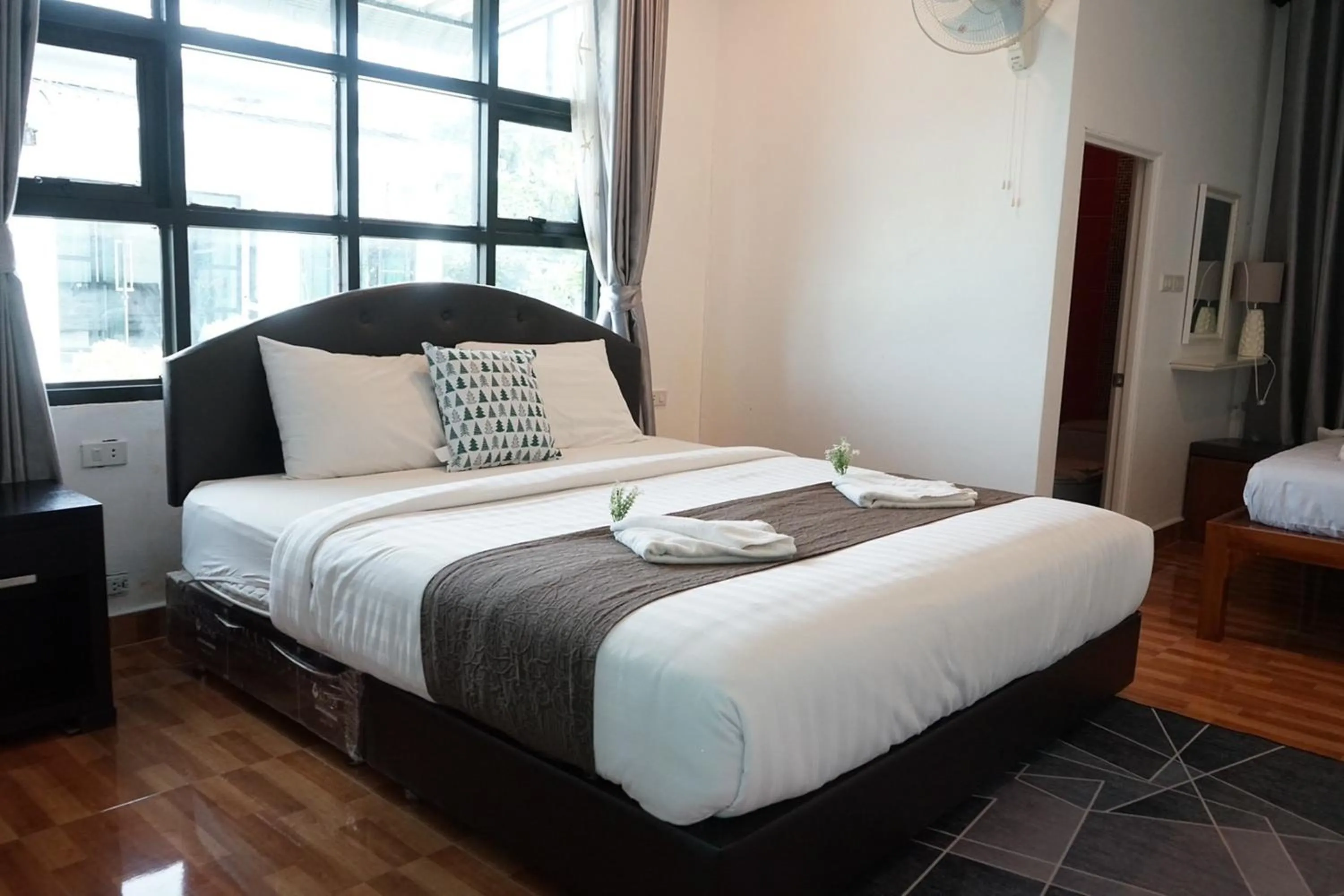 Bed in Chaiyai River Front Hotel