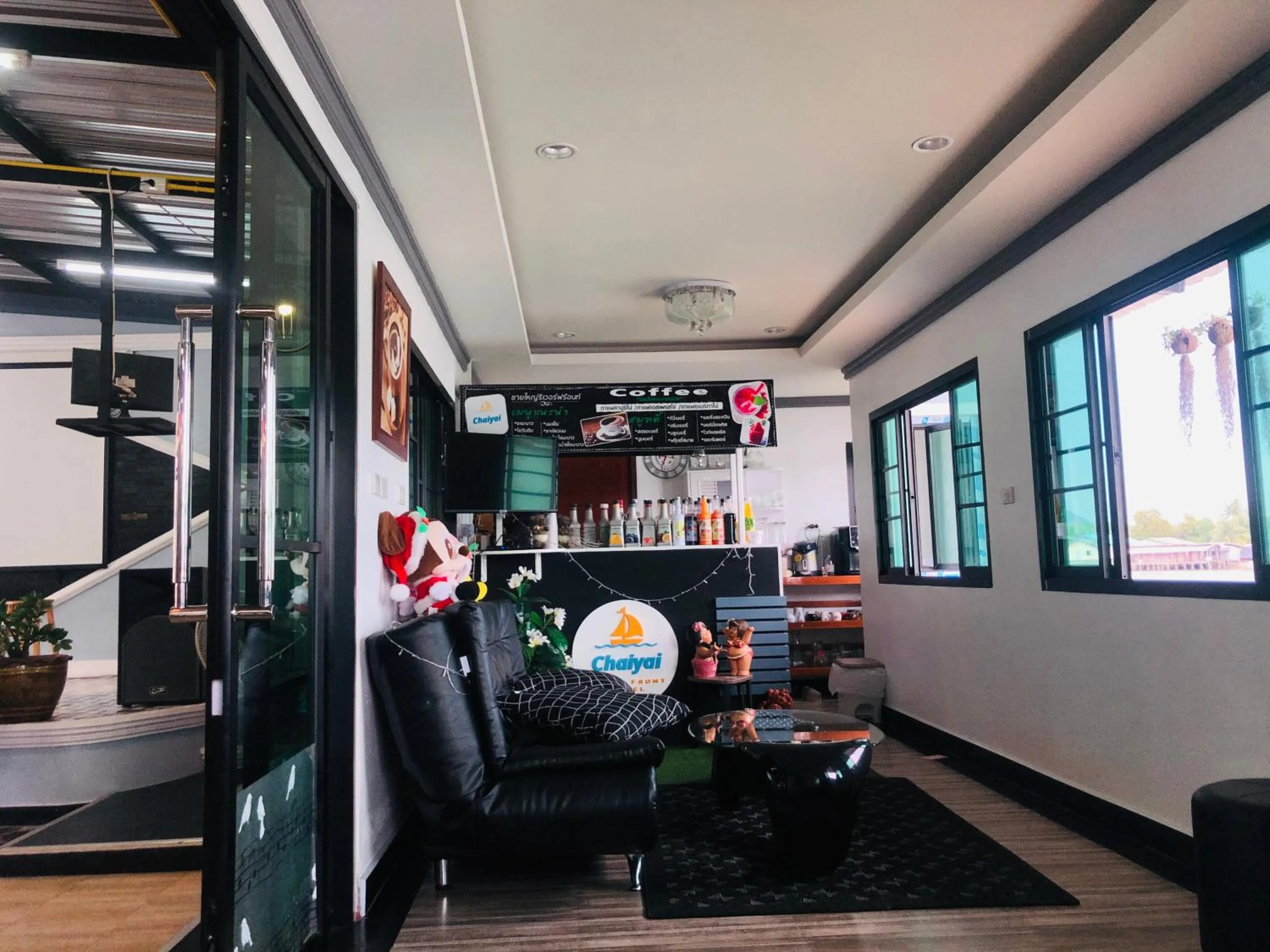 Restaurant/places to eat in Chaiyai River Front Hotel