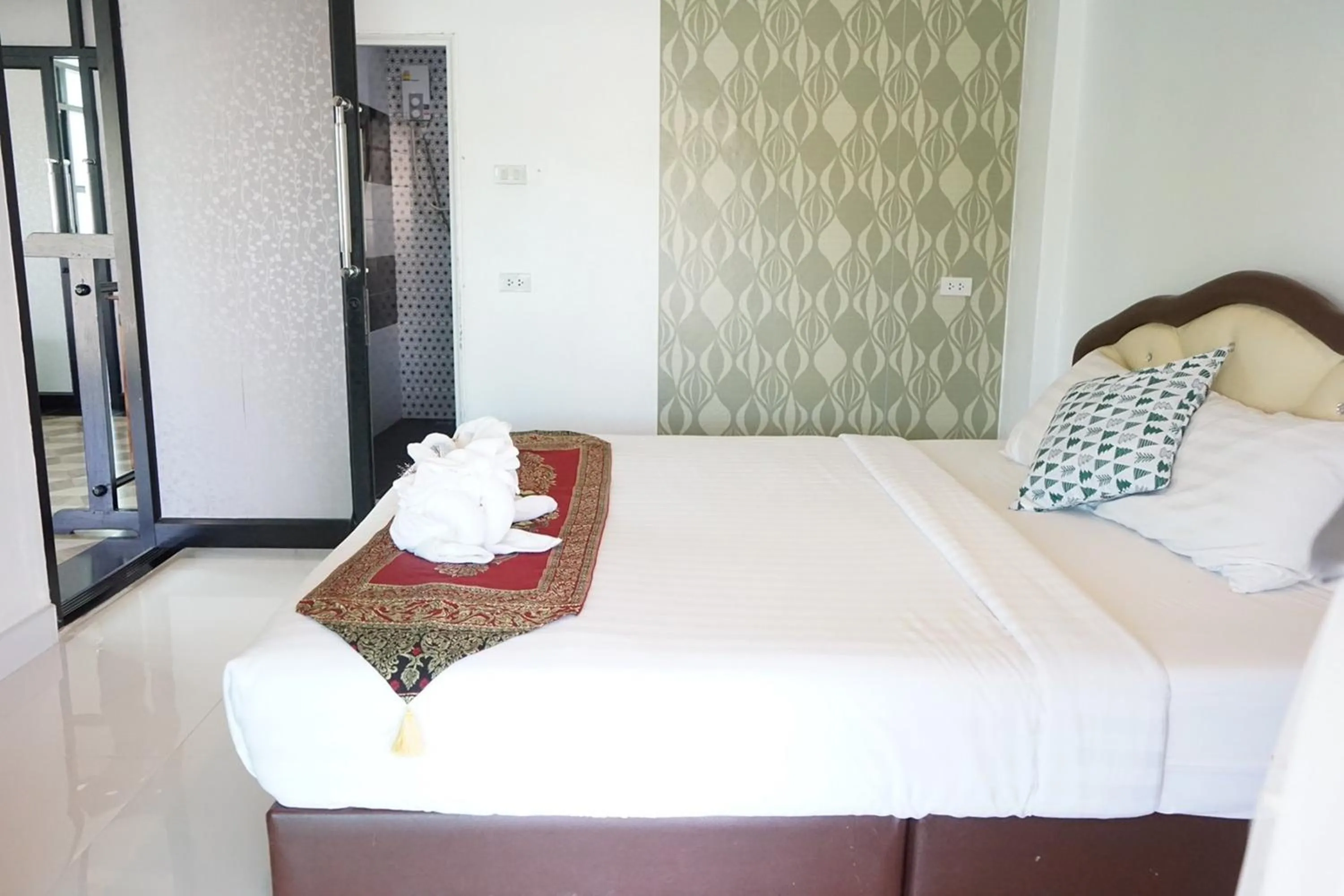 Bed in Chaiyai River Front Hotel