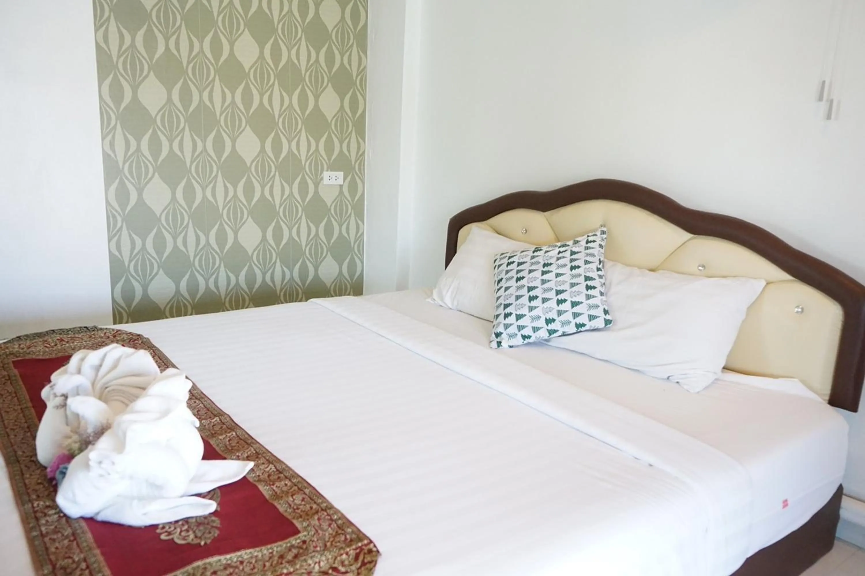 Bed in Chaiyai River Front Hotel