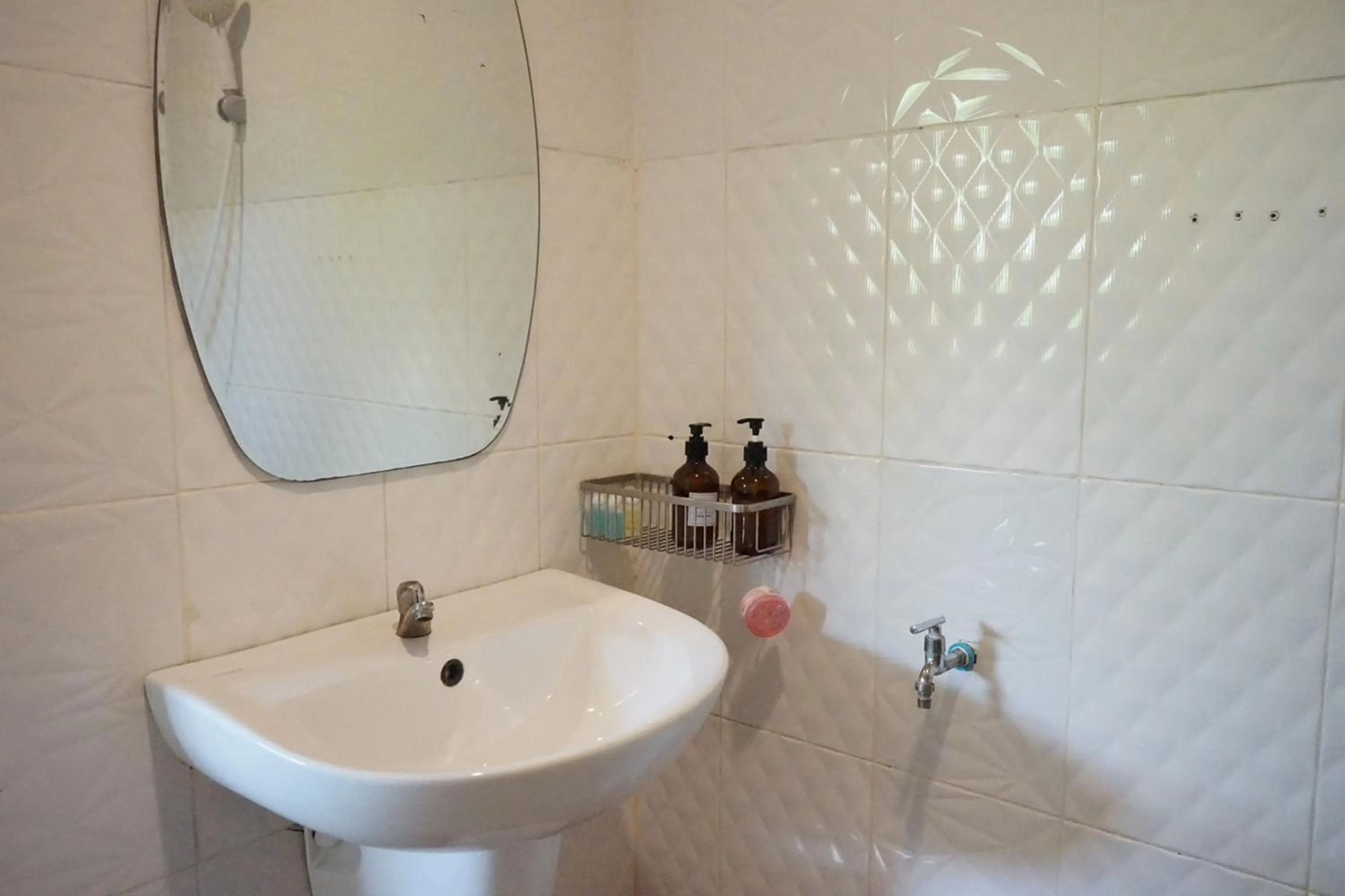 Shower in Chaiyai River Front Hotel