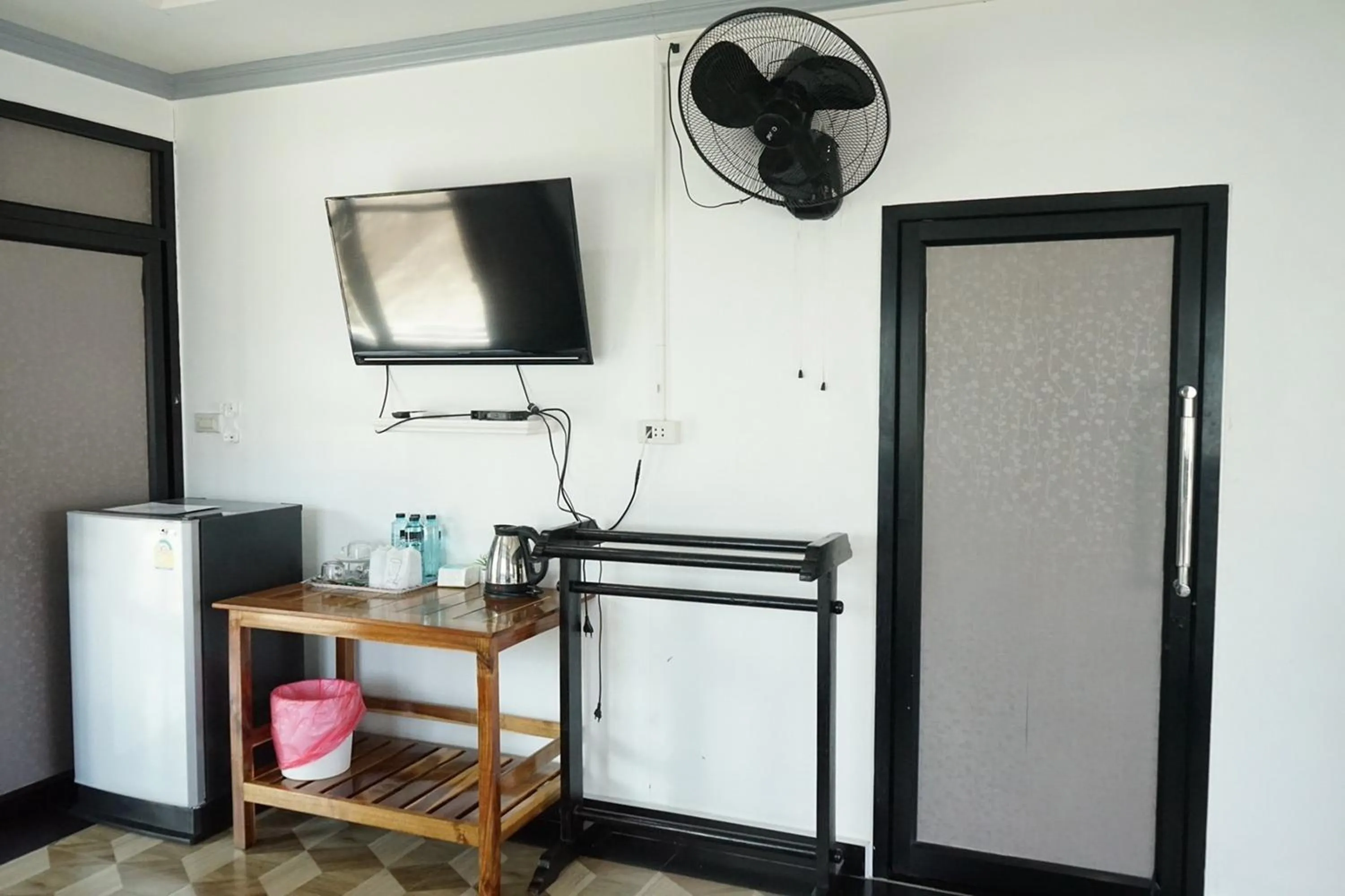 TV and multimedia in Chaiyai River Front Hotel