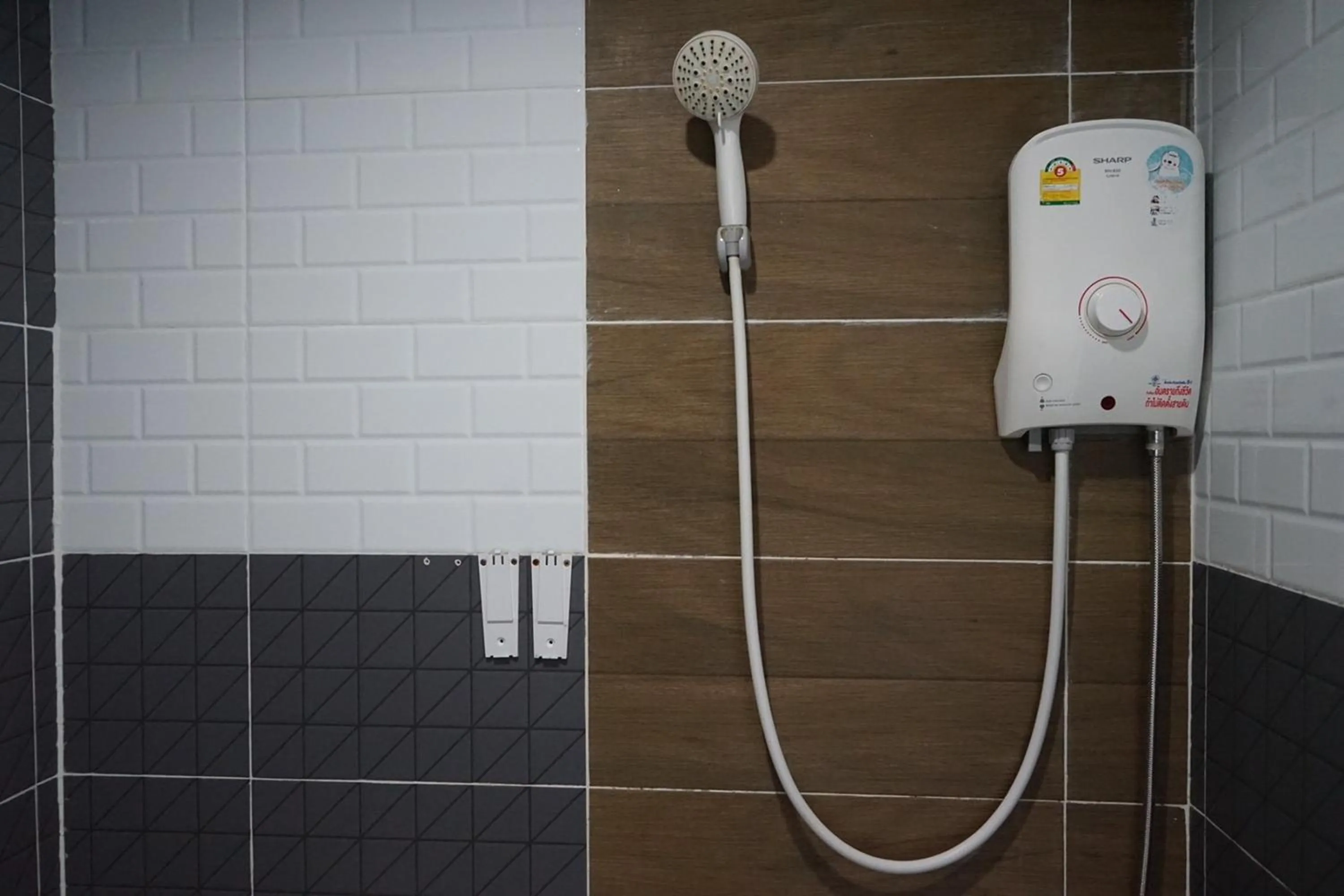 Shower in Chaiyai River Front Hotel