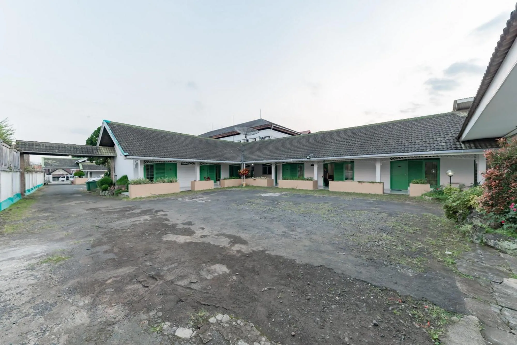 Property building in RedDoorz @ Jalan R.E. Martadinata Sukabumi