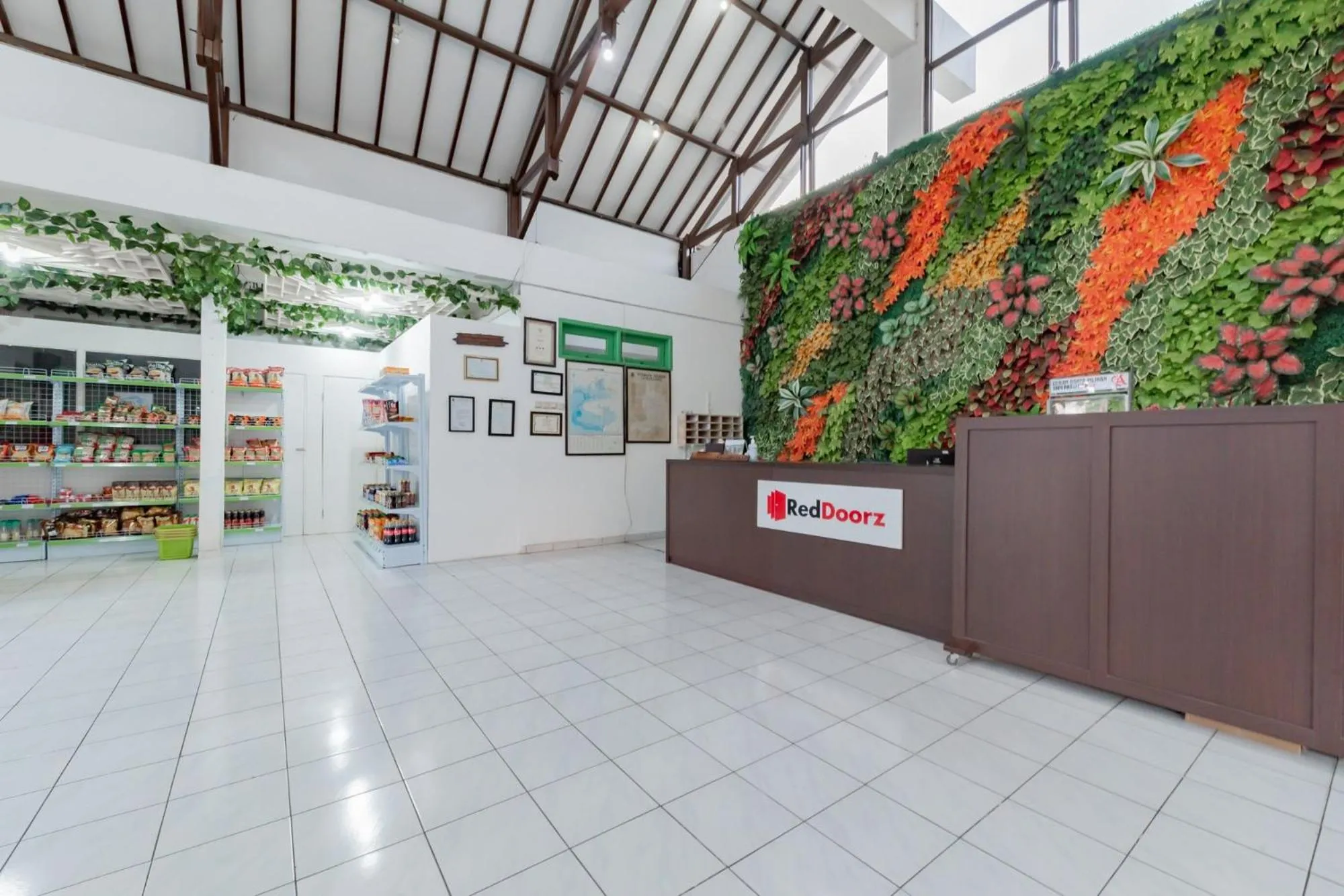 Property building in RedDoorz @ Jalan R.E. Martadinata Sukabumi