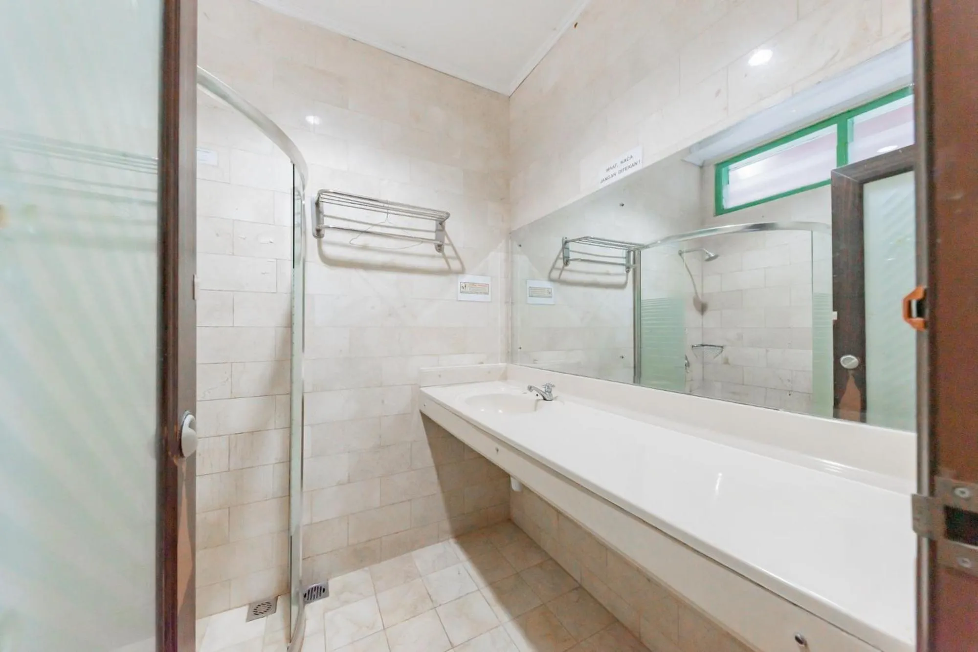 Bathroom in RedDoorz @ Jalan R.E. Martadinata Sukabumi