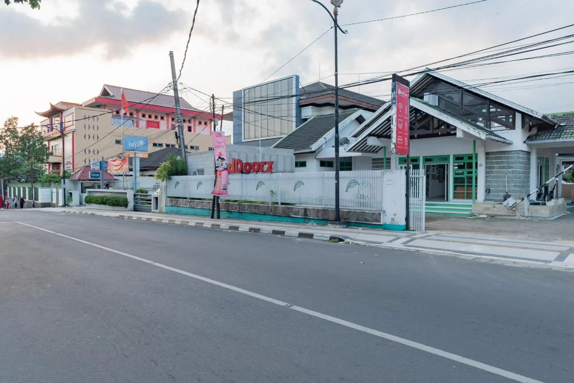 Property building in RedDoorz @ Jalan R.E. Martadinata Sukabumi