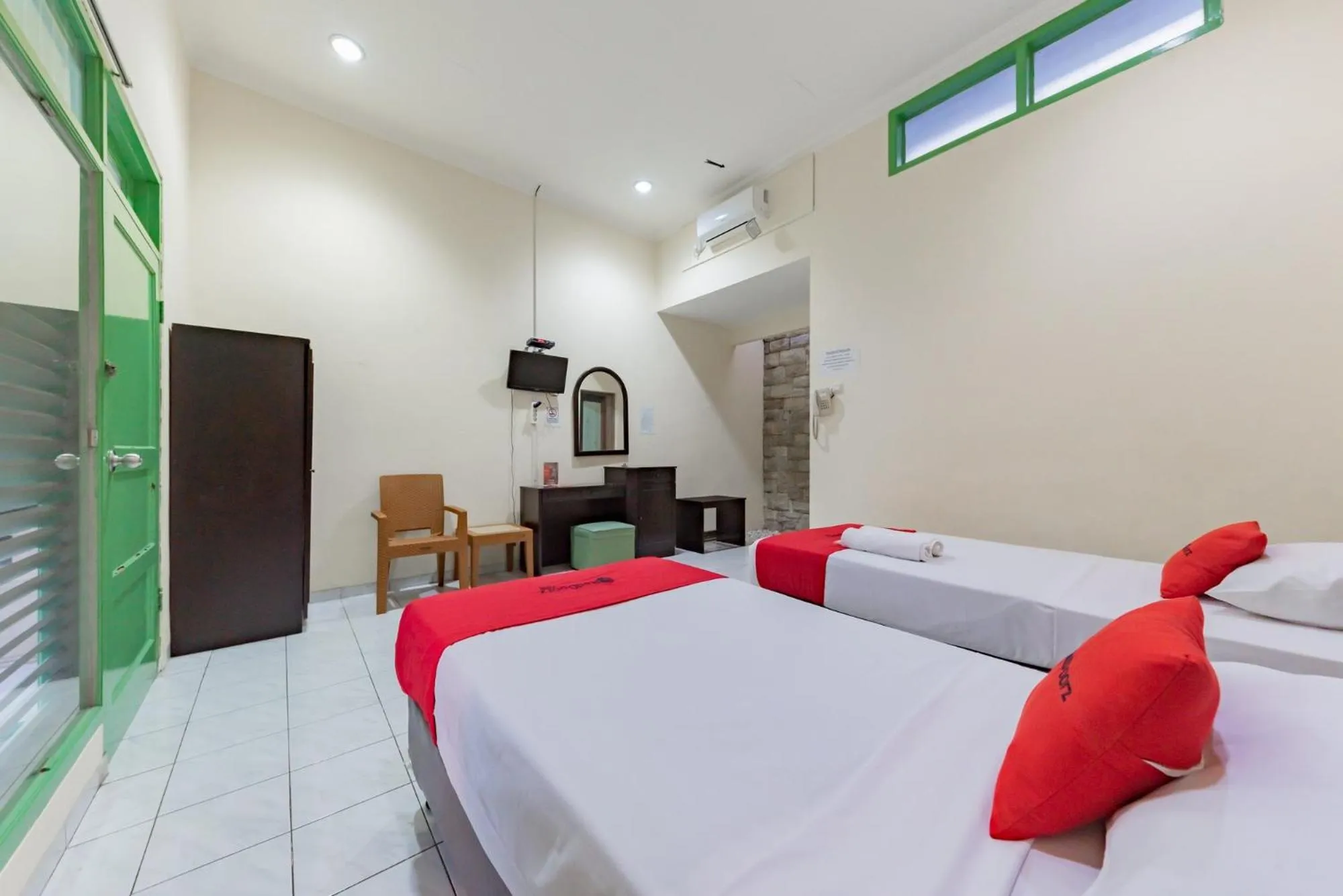 Bed in RedDoorz @ Jalan R.E. Martadinata Sukabumi