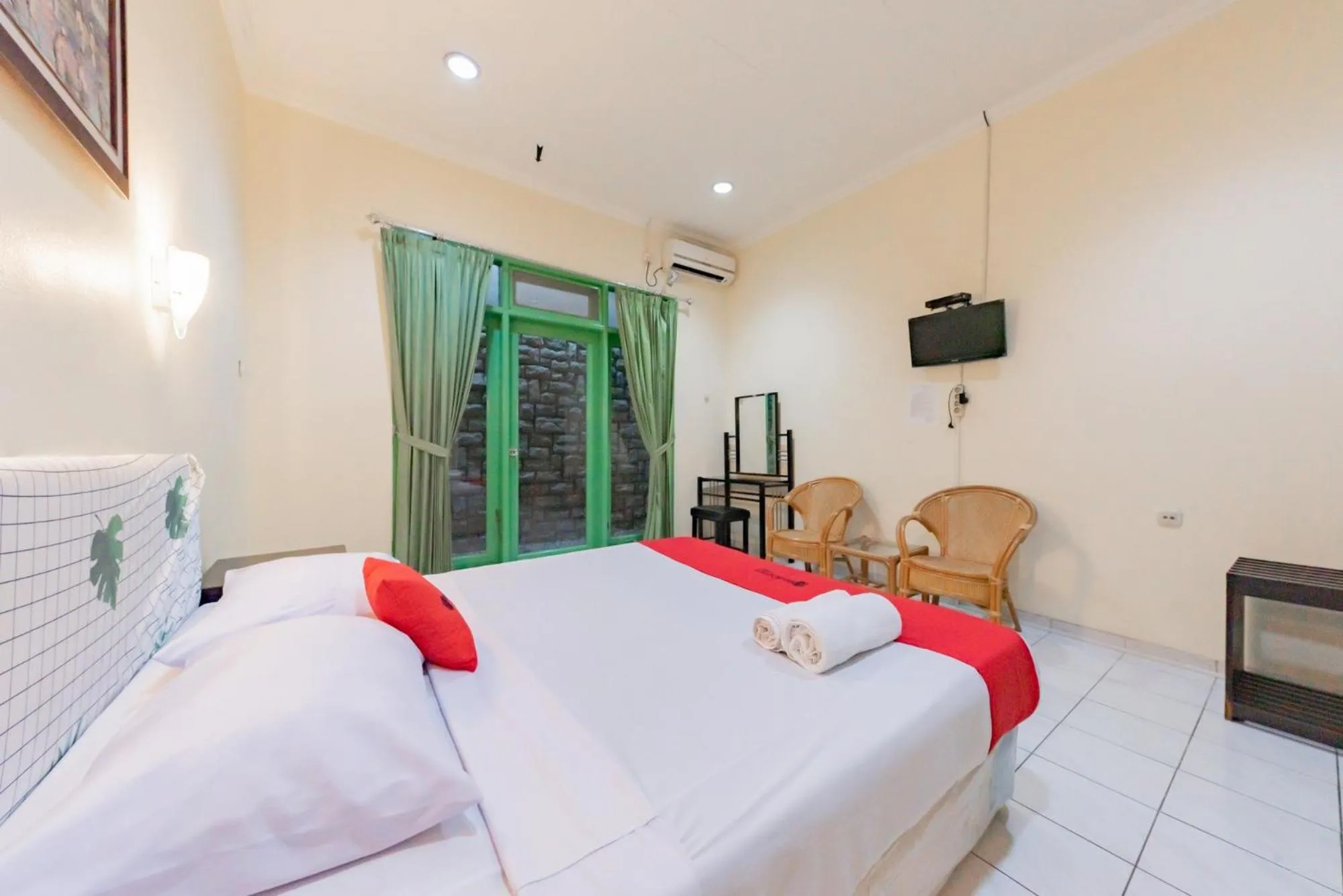 Bed in RedDoorz @ Jalan R.E. Martadinata Sukabumi