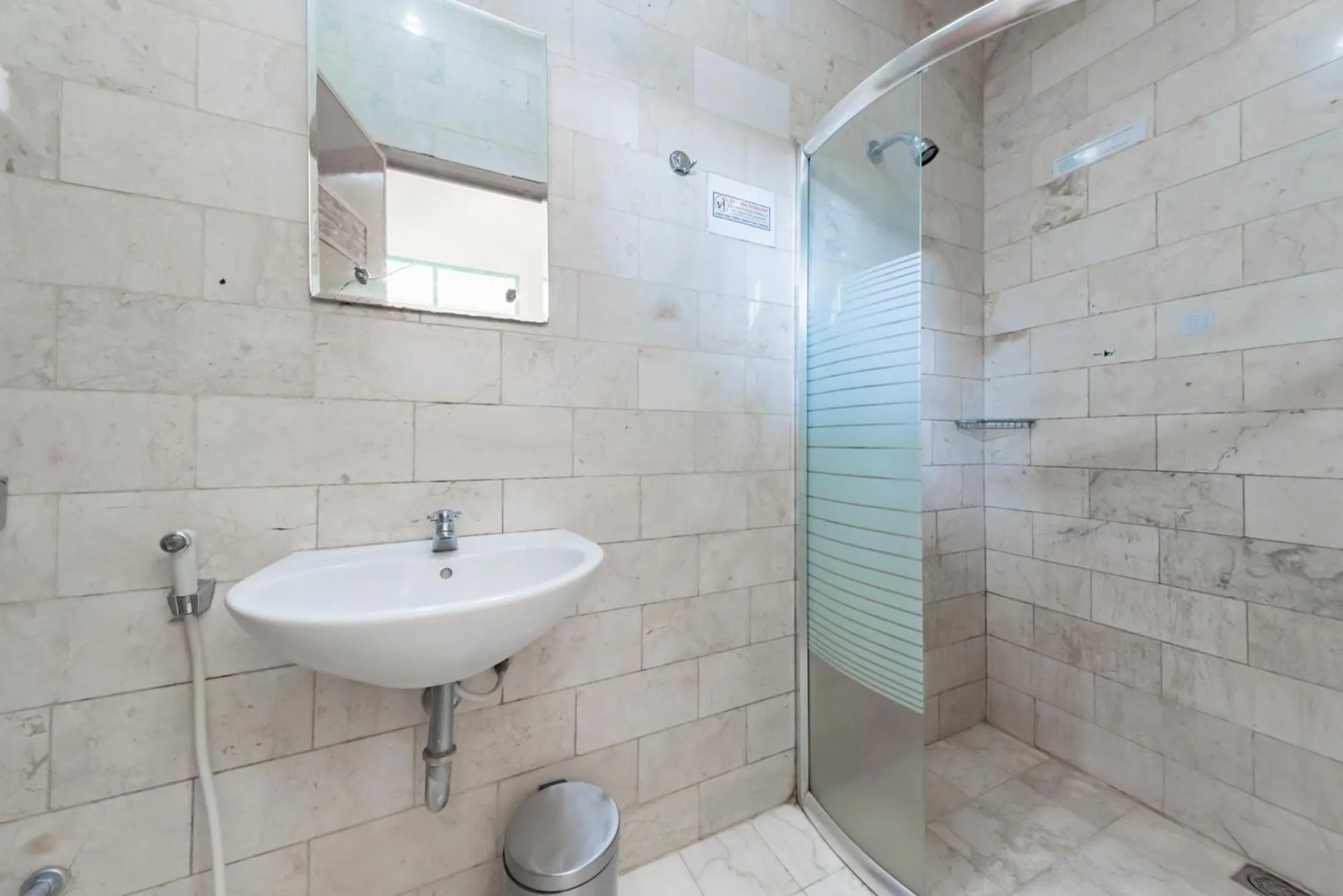 Shower in RedDoorz @ Jalan R.E. Martadinata Sukabumi