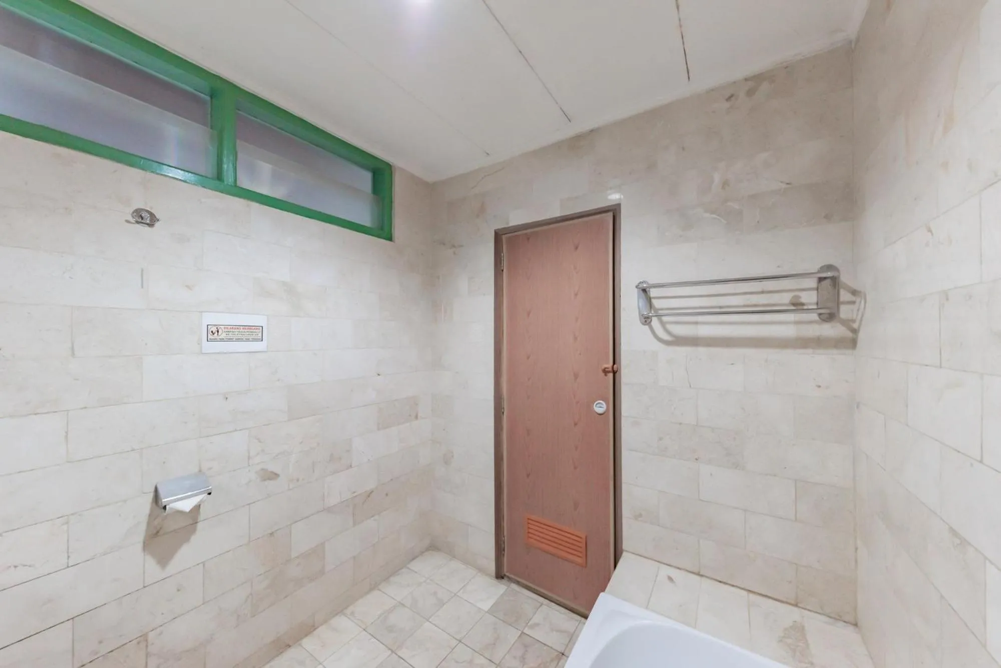 Bathroom in RedDoorz @ Jalan R.E. Martadinata Sukabumi