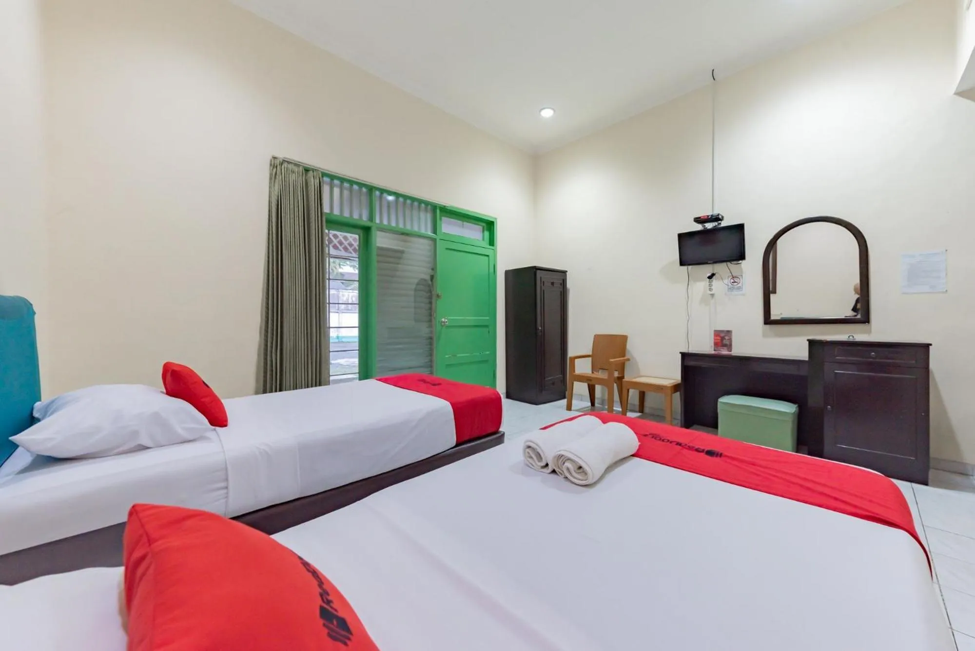 Bed in RedDoorz @ Jalan R.E. Martadinata Sukabumi