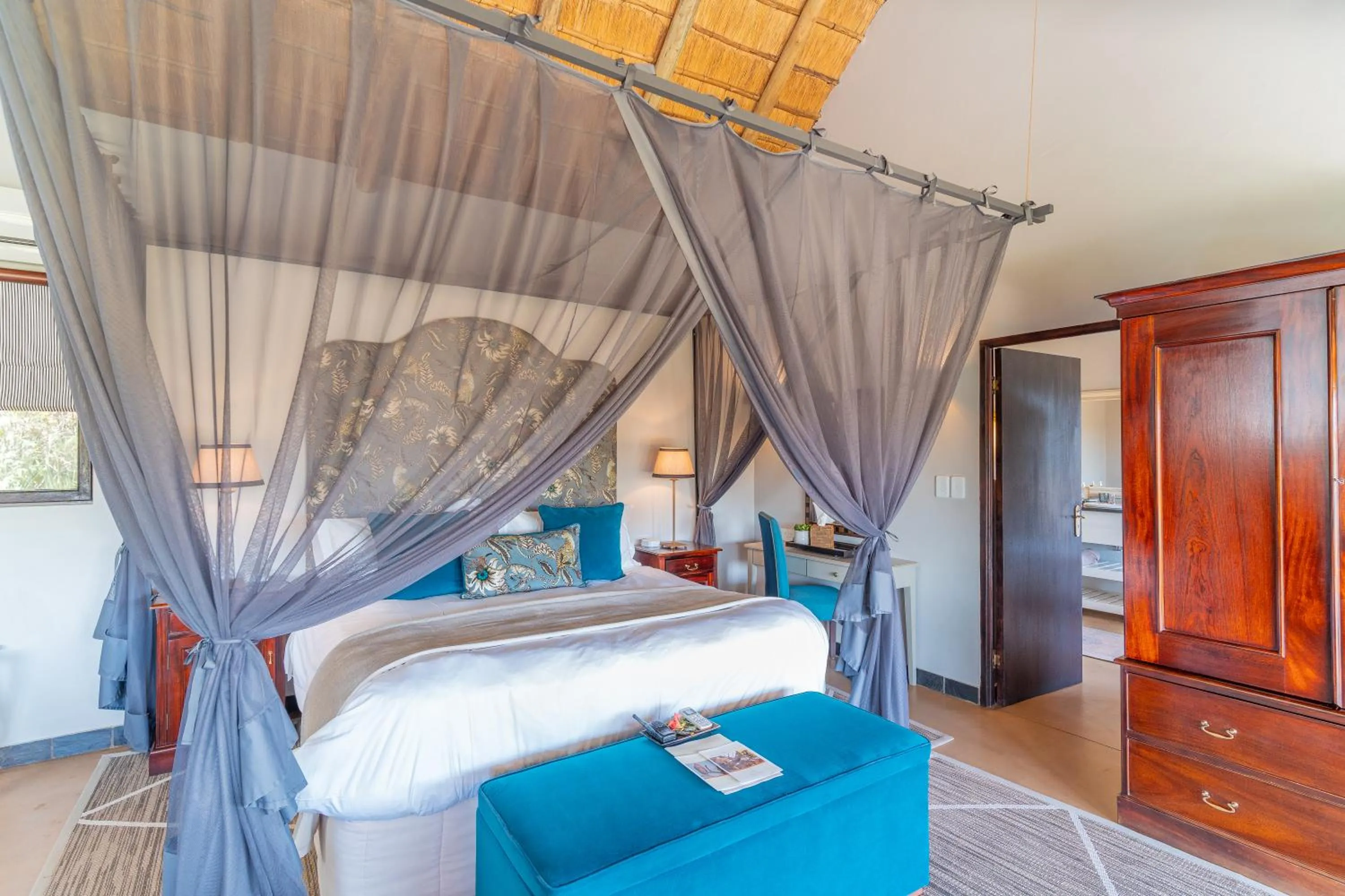 Photo of the whole room, Bed in Last Word Kitara