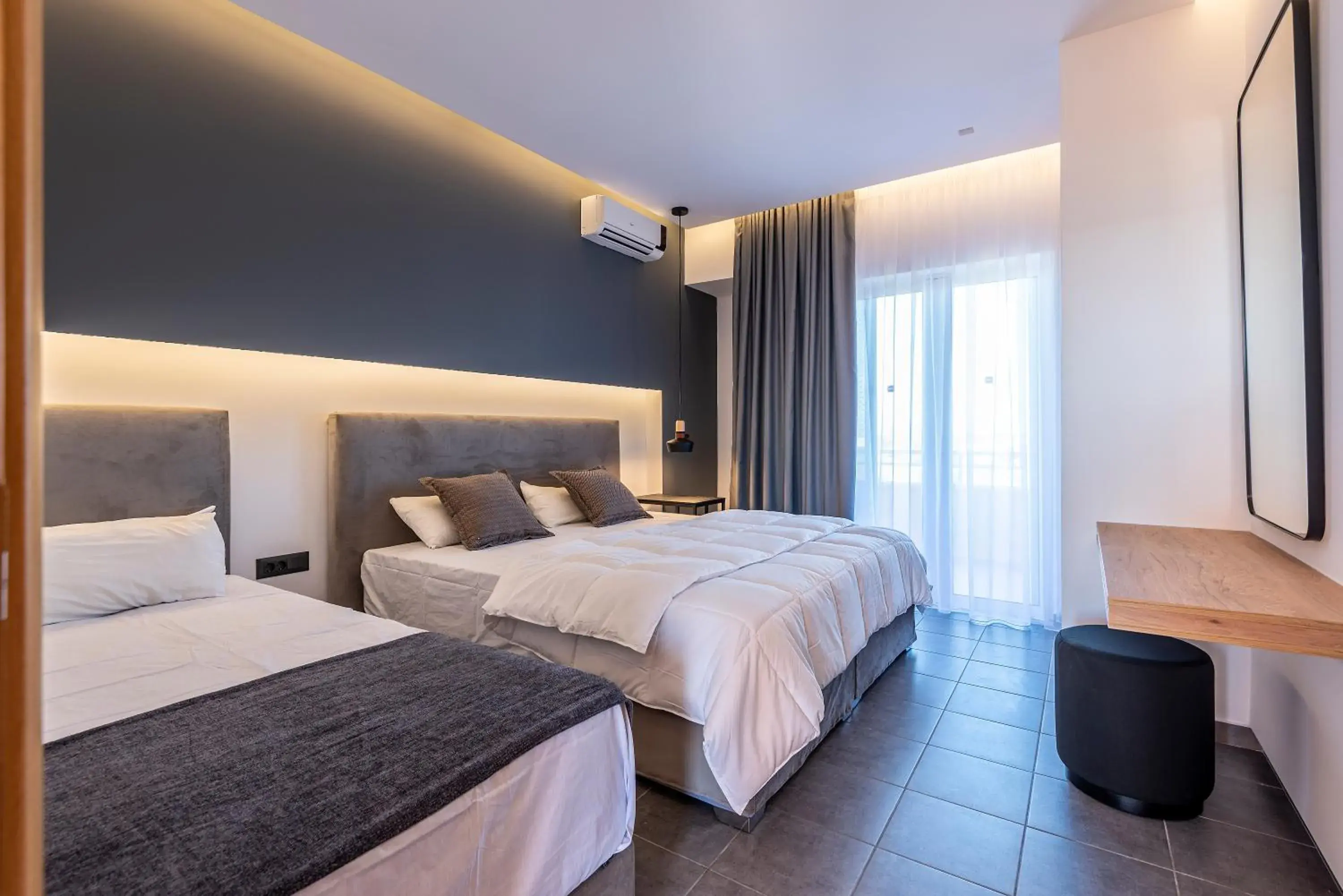 Deluxe Twin Room in Cirillo Family Hotel-Christinas Studios Deluxe Twin Room in Cirillo Family Hotel-Christinas Studios