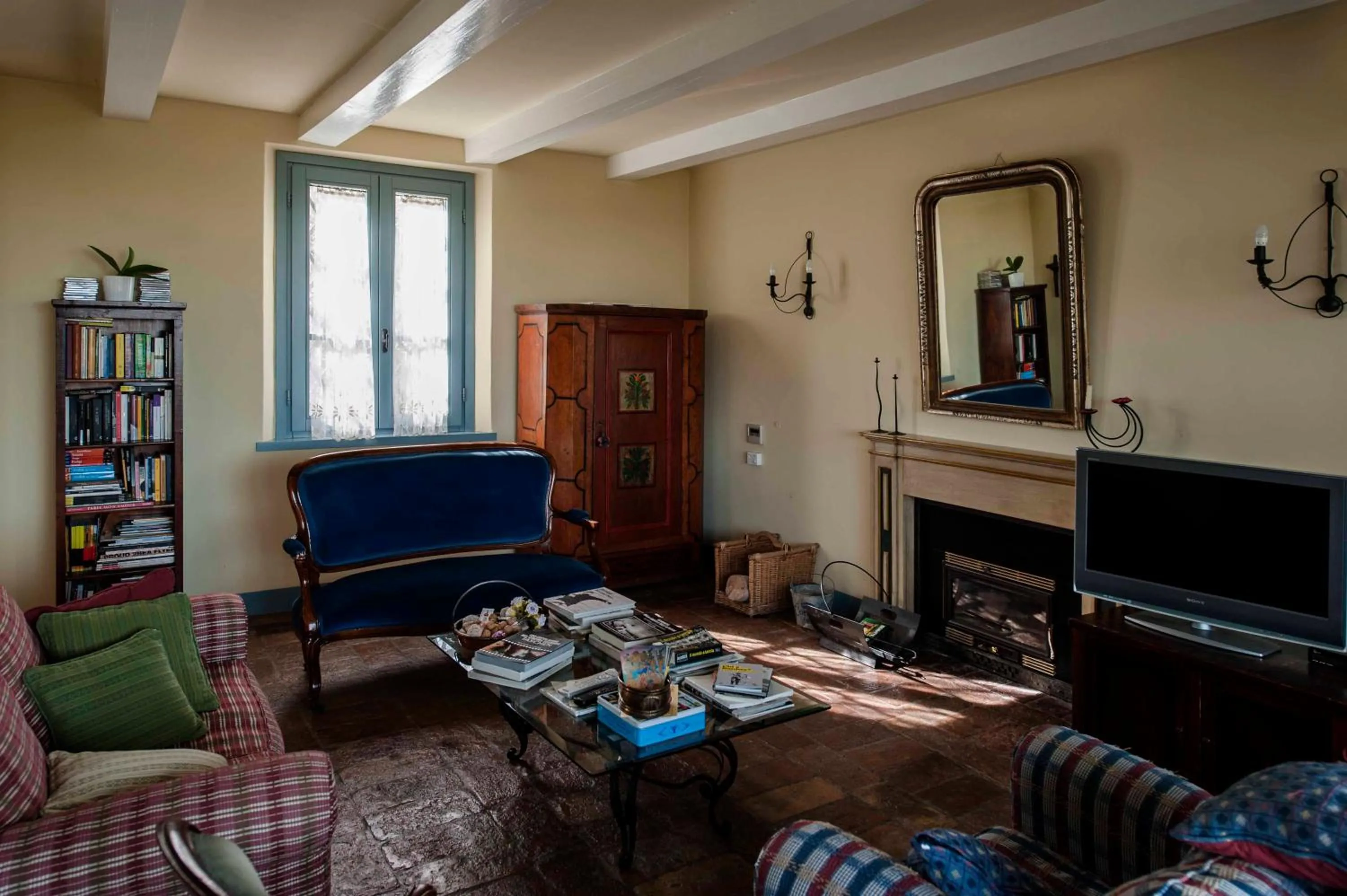 Communal lounge/ TV room in Alloggio Al San Girolamo