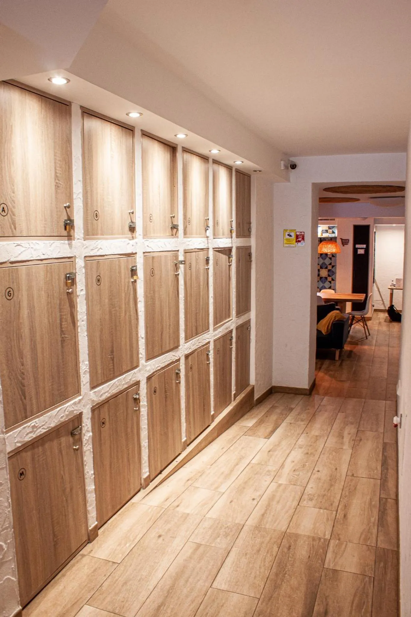 microwave in Y Hostel - Albergue Juvenil