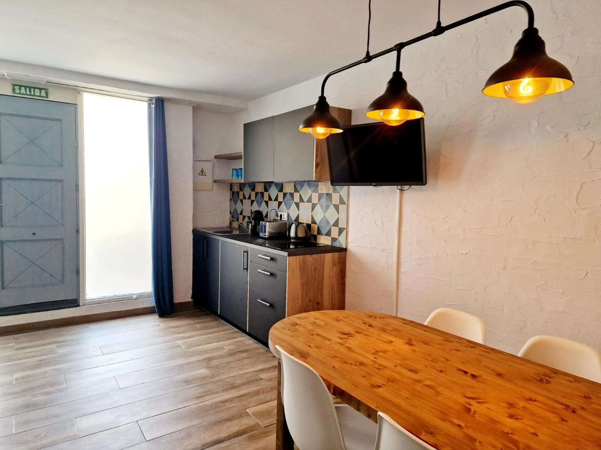 Dining area in Y Hostel - Albergue Juvenil