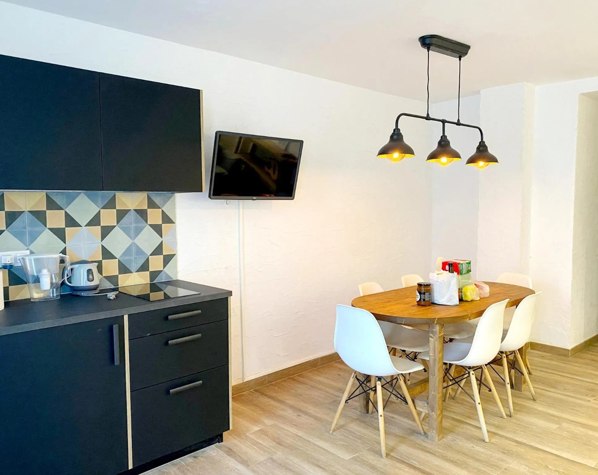 Dining area in Y Hostel - Albergue Juvenil