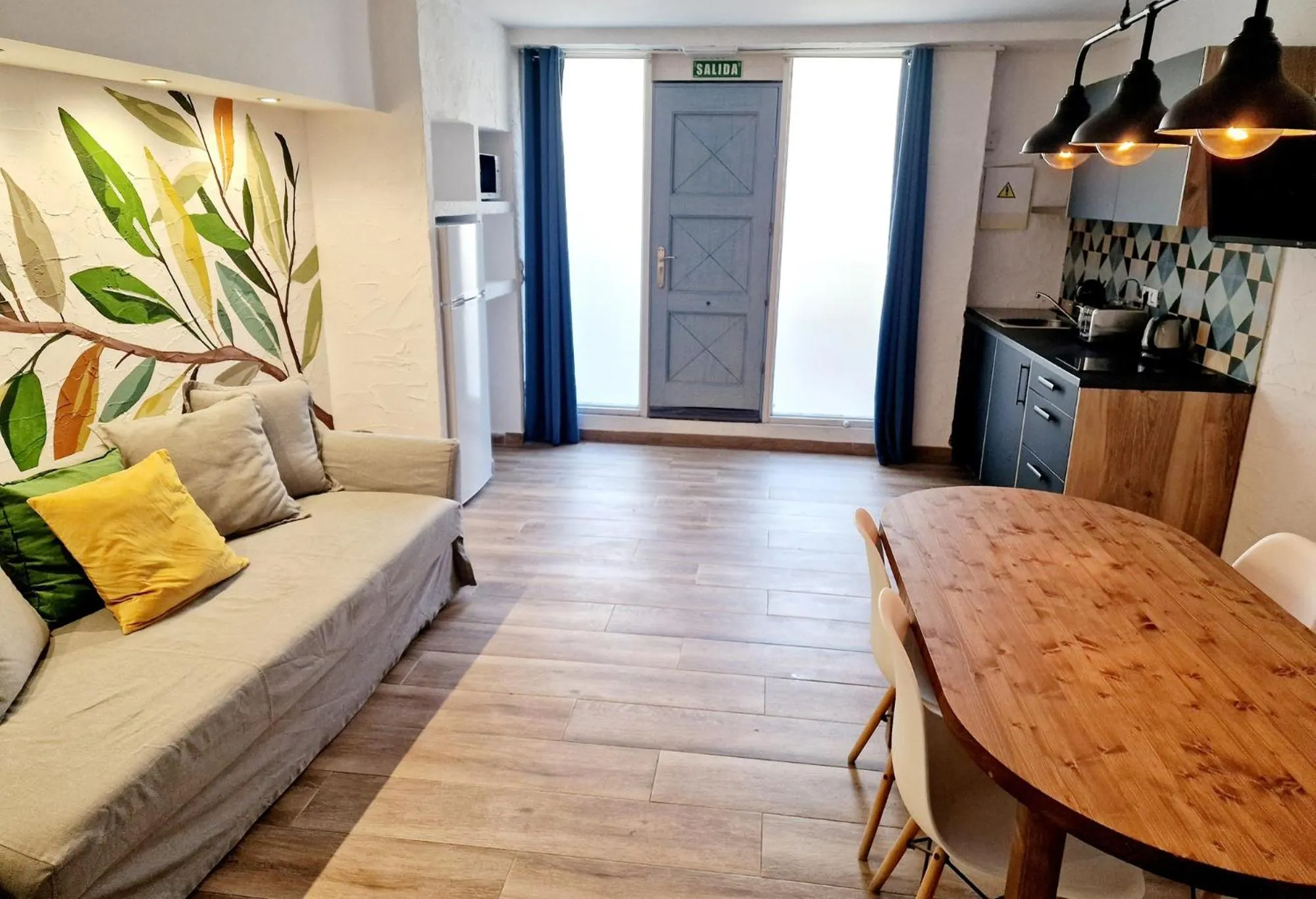 Dining area in Y Hostel - Albergue Juvenil