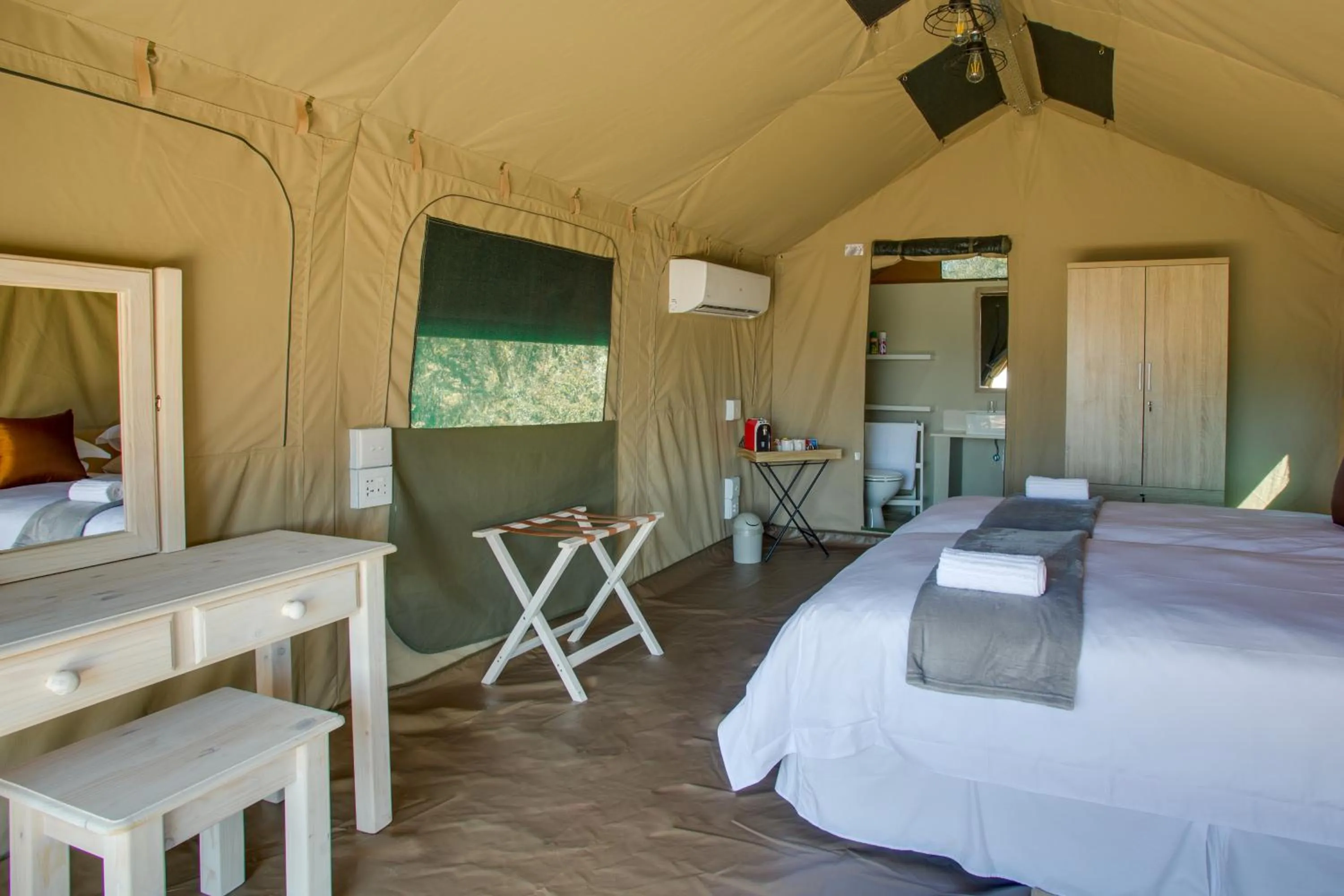 Photo of the whole room, Bed in Little Mongena Tented Camp