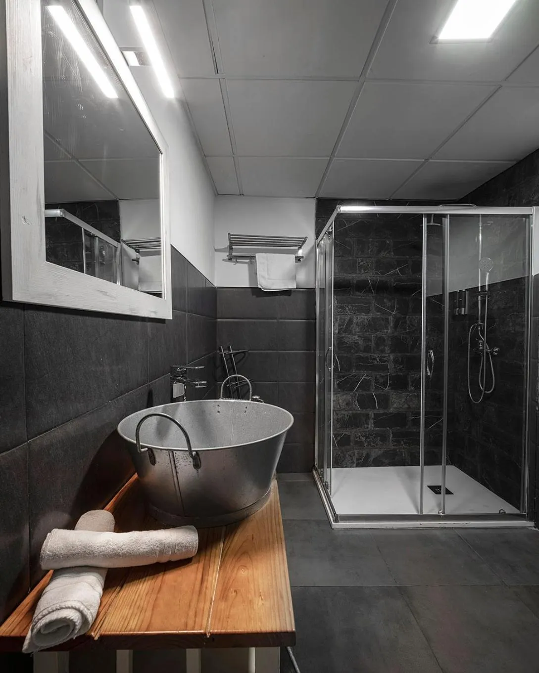 Shower in Apartamentos Gladiador