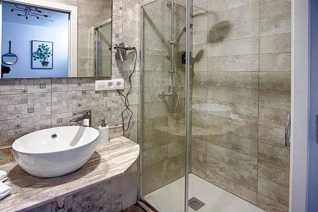 Shower in Apartamentos Gladiador