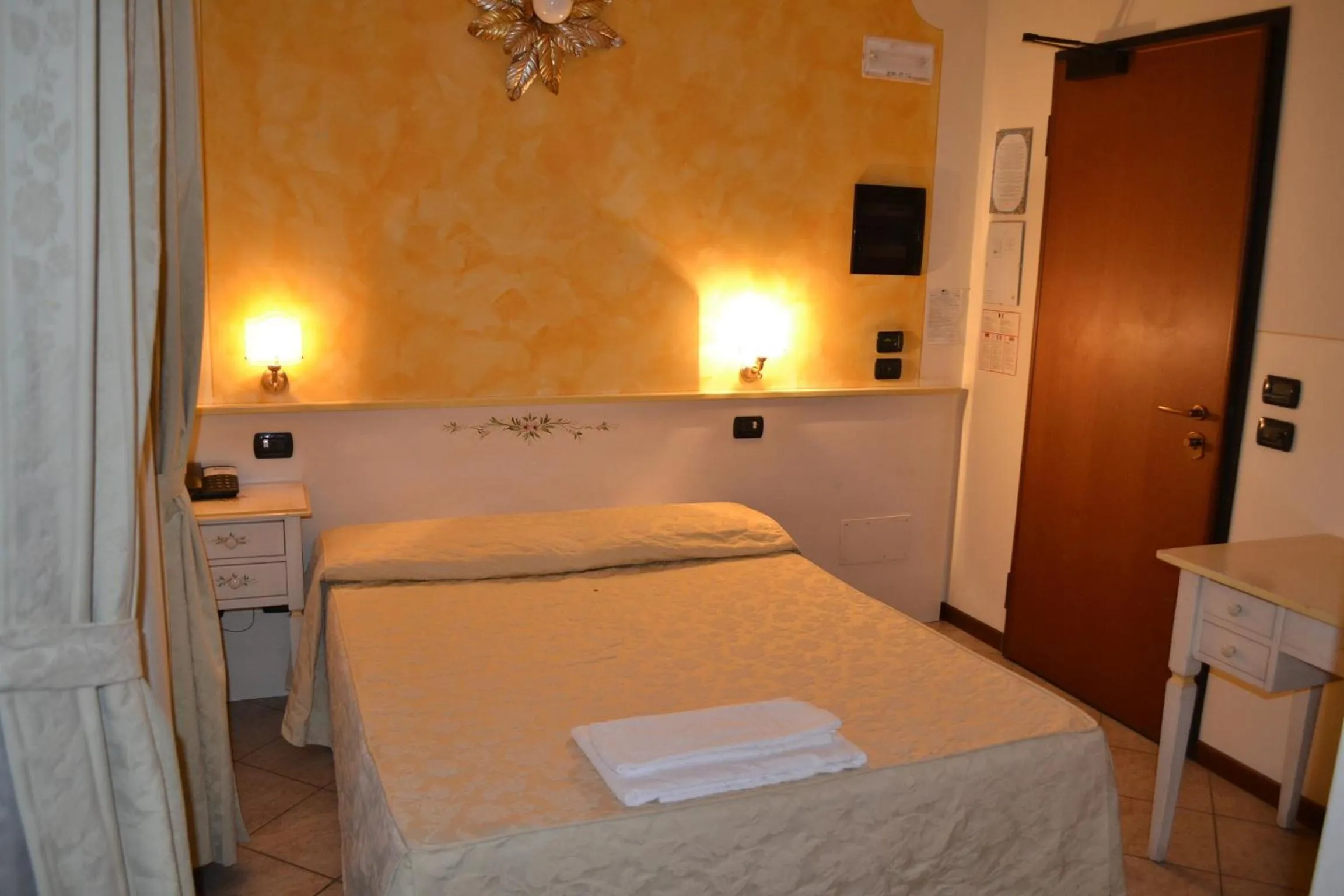 Bed in Albergo La Piana