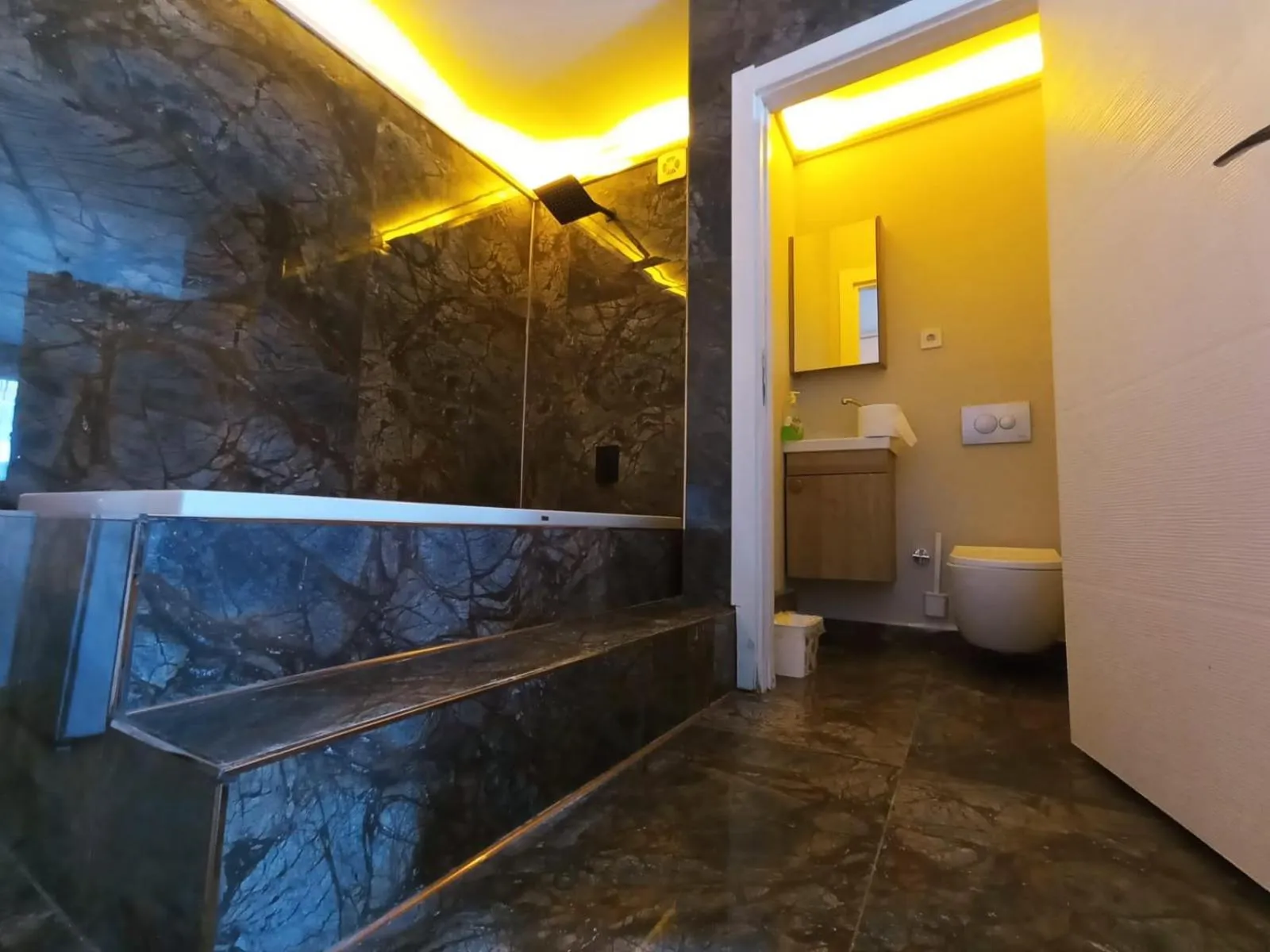 Bathroom in OTTO LOFT Premium Apartments
