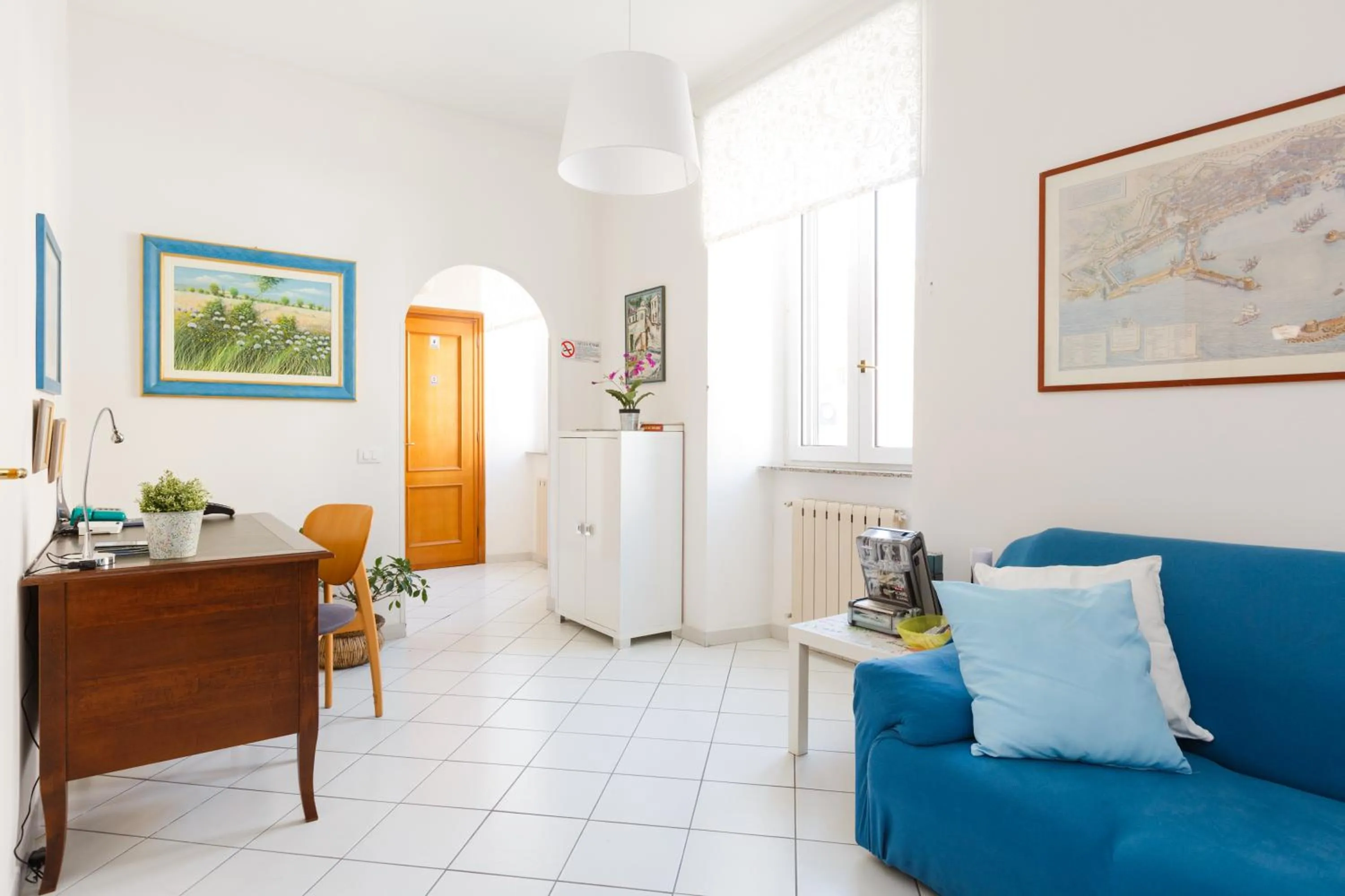 Communal lounge/ TV room in B&B Piazza Fratti