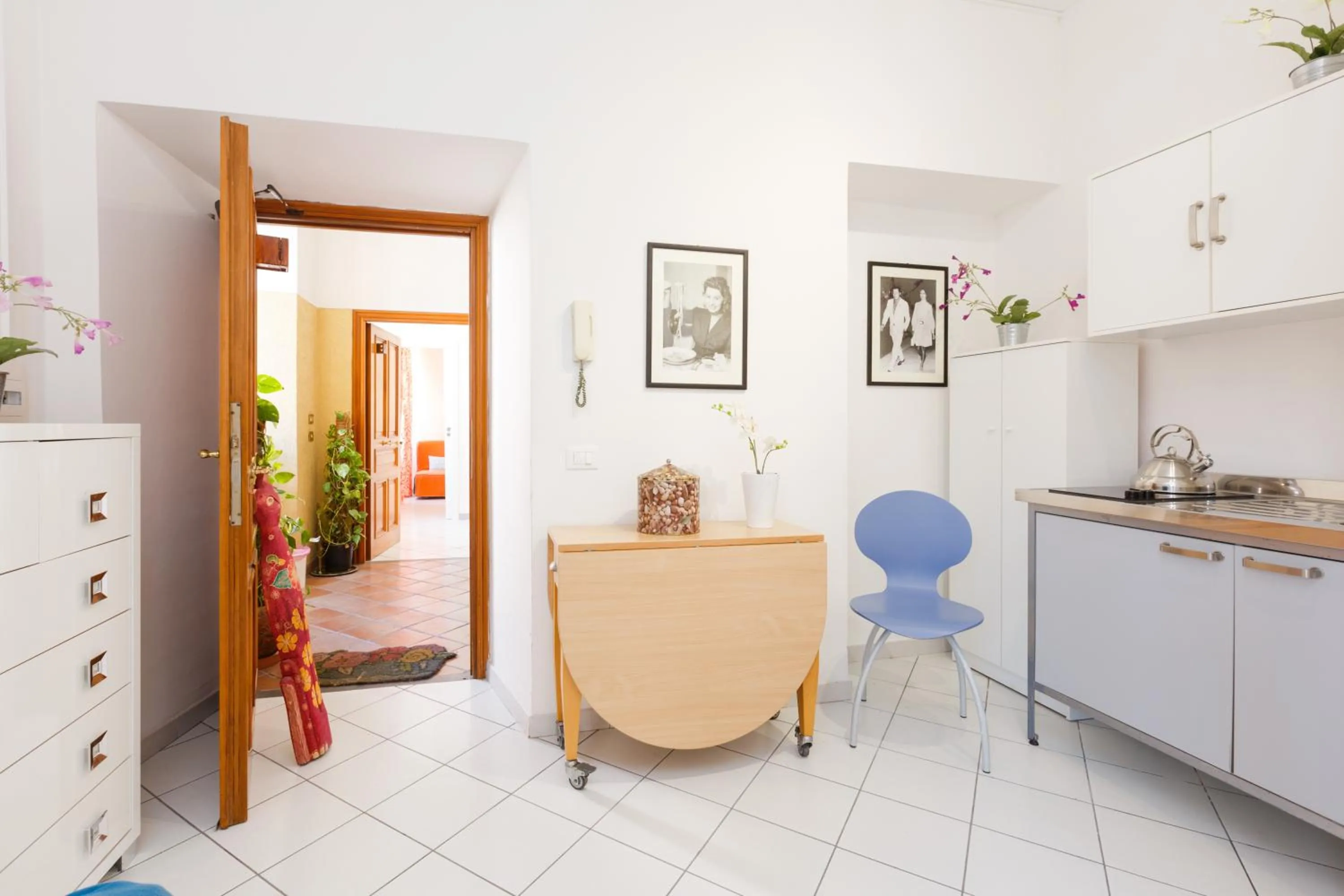 Communal lounge/ TV room in B&B Piazza Fratti