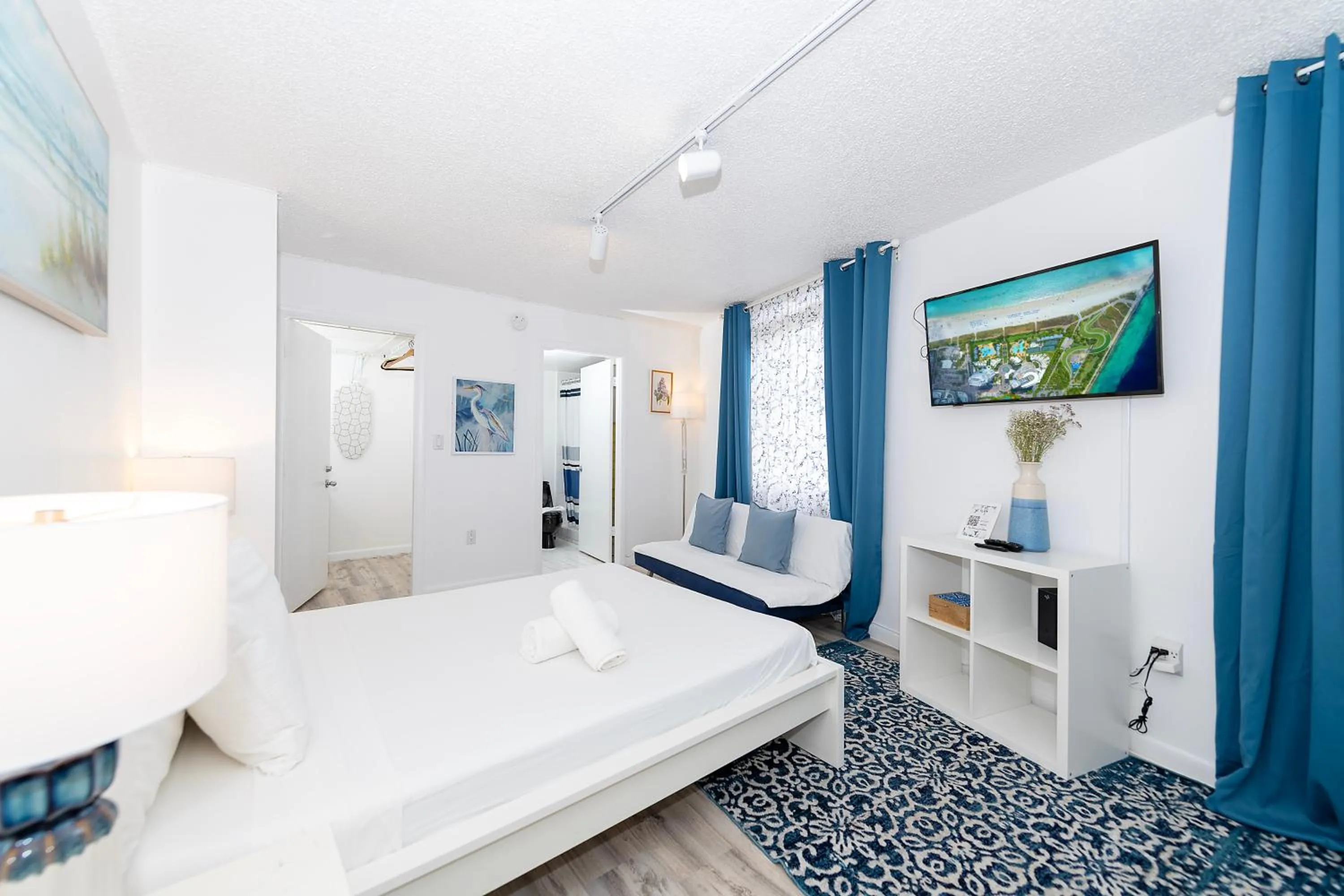 room service, Bed in Sobe Apartments
